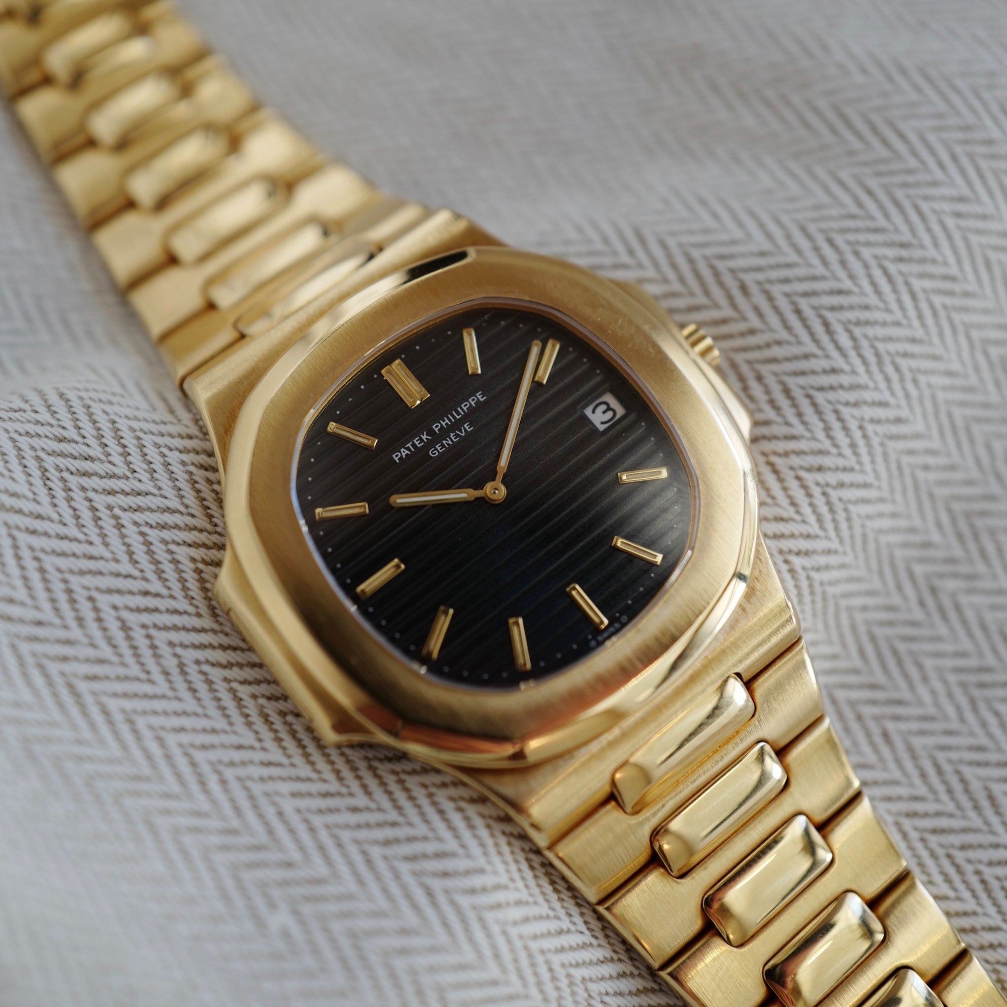 Model Profile: Patek Philippe Nautilus, ref. 3700