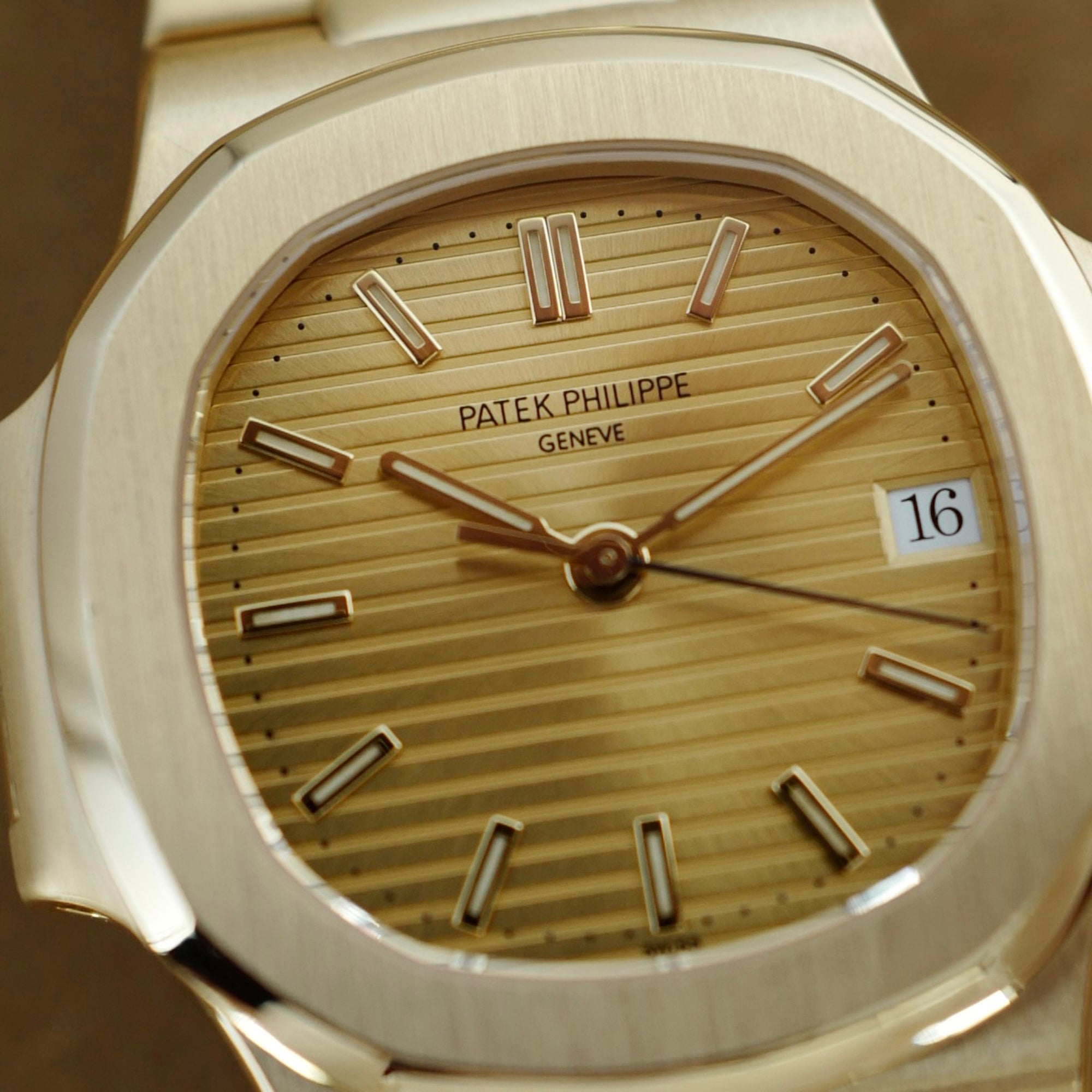 Patek Philippe Yellow Gold Nautilus Ref. 3800 (New Arrival)
