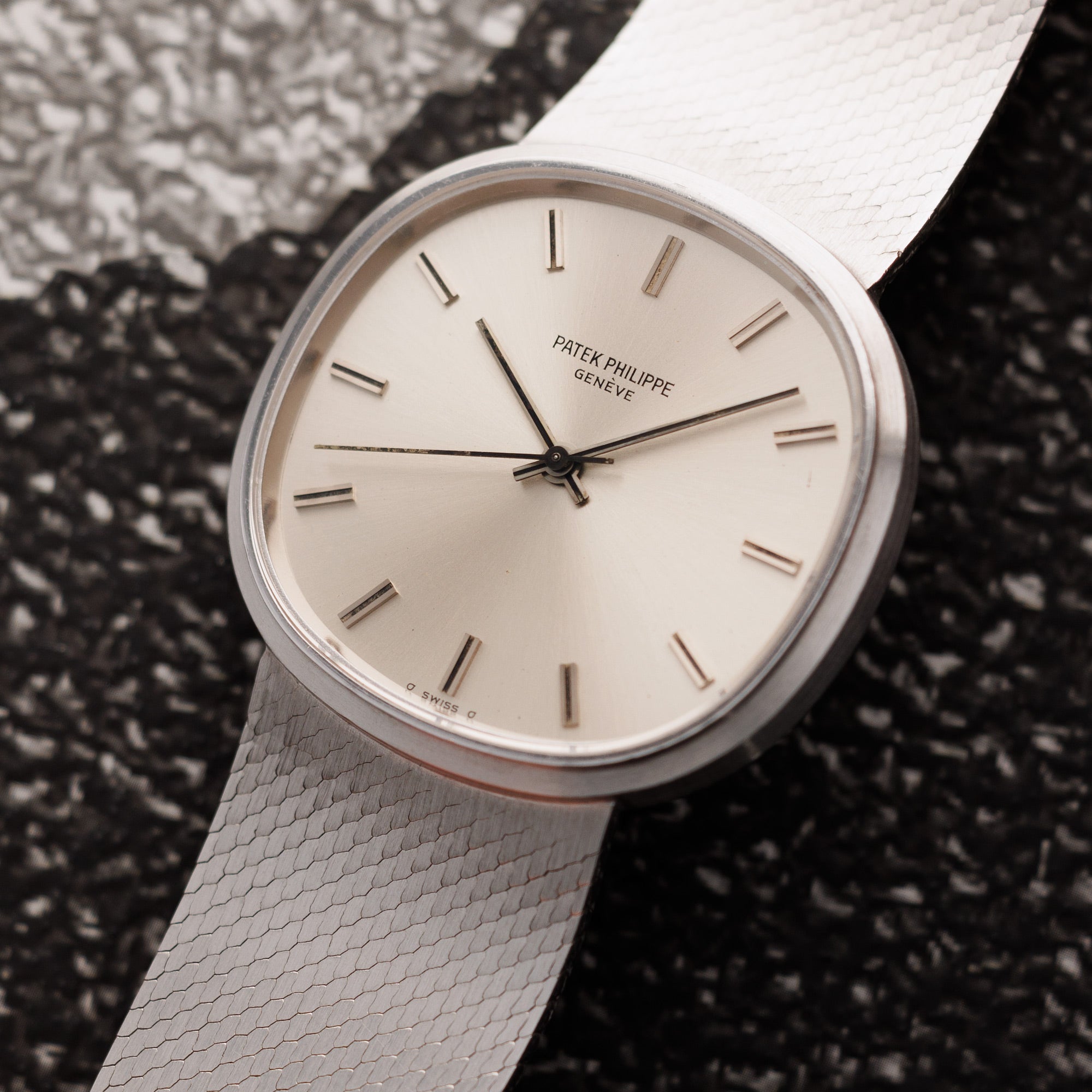 Patek Philippe - Patek Philippe White Gold Automatic Backwind Golden Circle Watch Ref. 3586 - The Keystone Watches