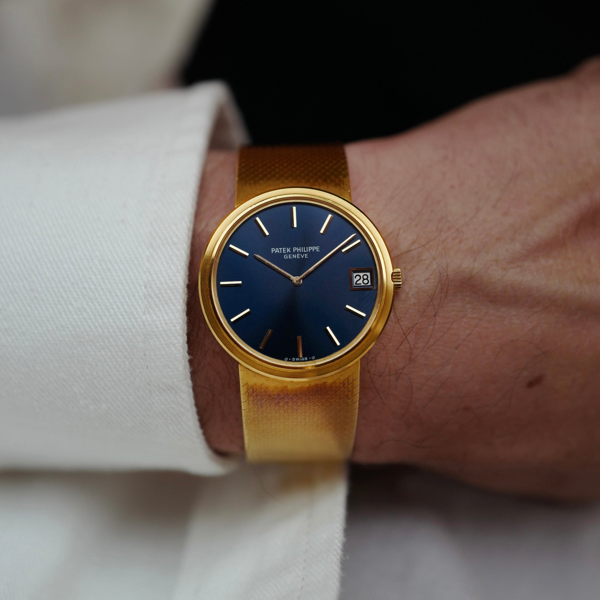 Patek Philippe Yellow Gold Calatrava Ref. 3601 with Blue Dial (New Arrival)