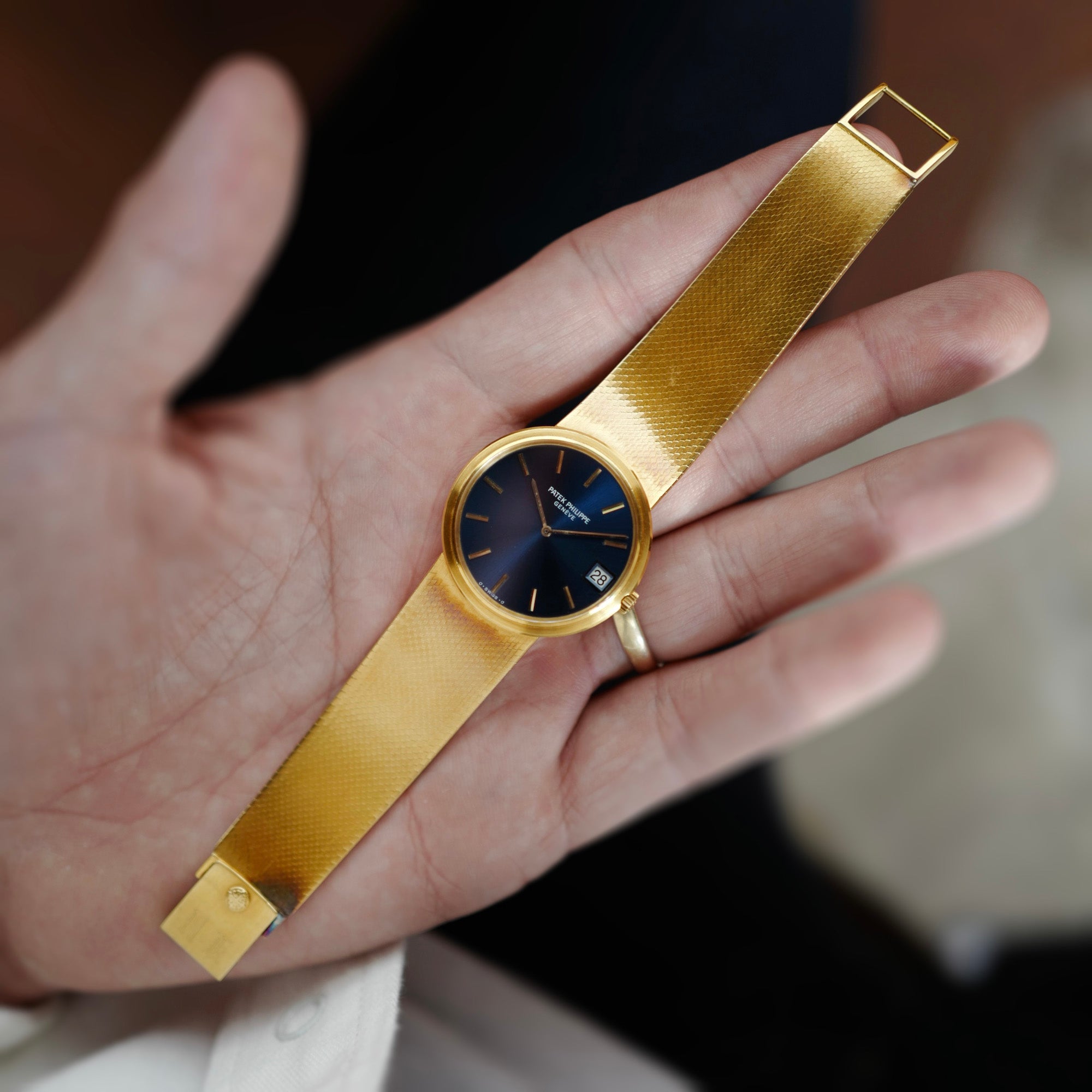 Patek Philippe Yellow Gold Calatrava Ref. 3601 with Blue Dial (New Arrival)