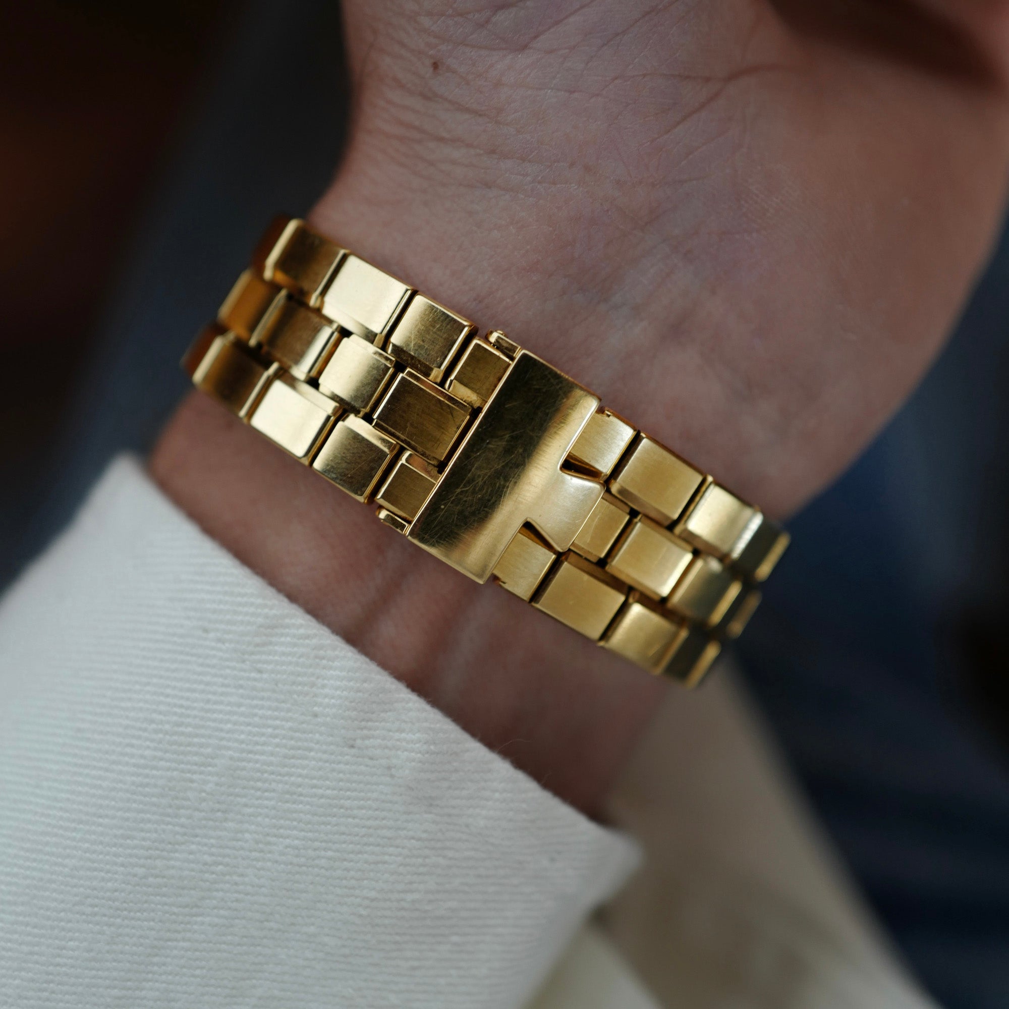 Vacheron Constantin - Vacheron Constantin Yellow Gold Overseas Ref. 42042 with Box and Papers - The Keystone Watches