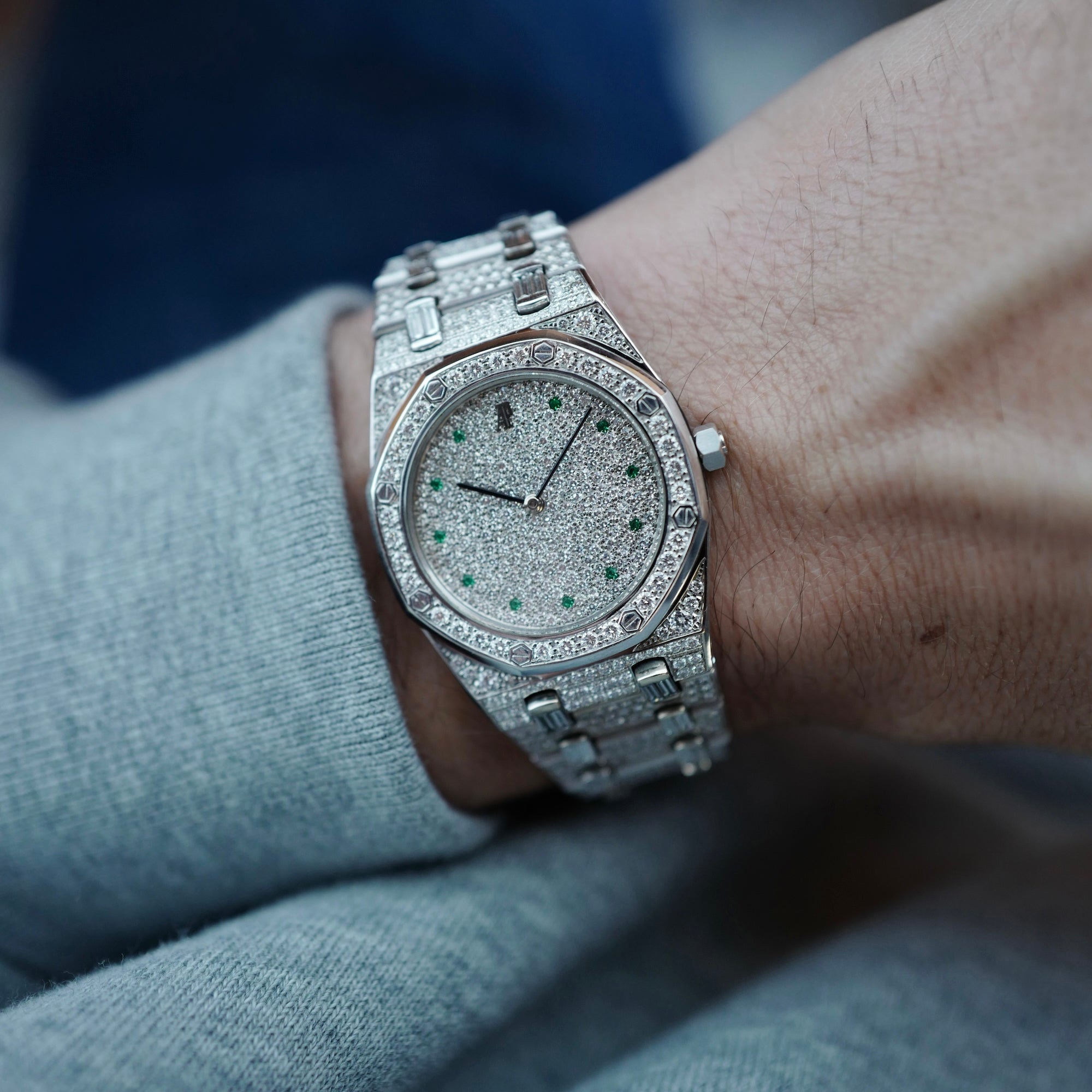 Audemars Piguet Royal Oak 56343BC.ZZ.0699BC.04 18k WG Excellent Overall Condition, No Notable Signs of Wear Unisex 18k WG Pave 33 mm Quartz Late 1980s/Early 1990s White Gold (7in) Watch Only