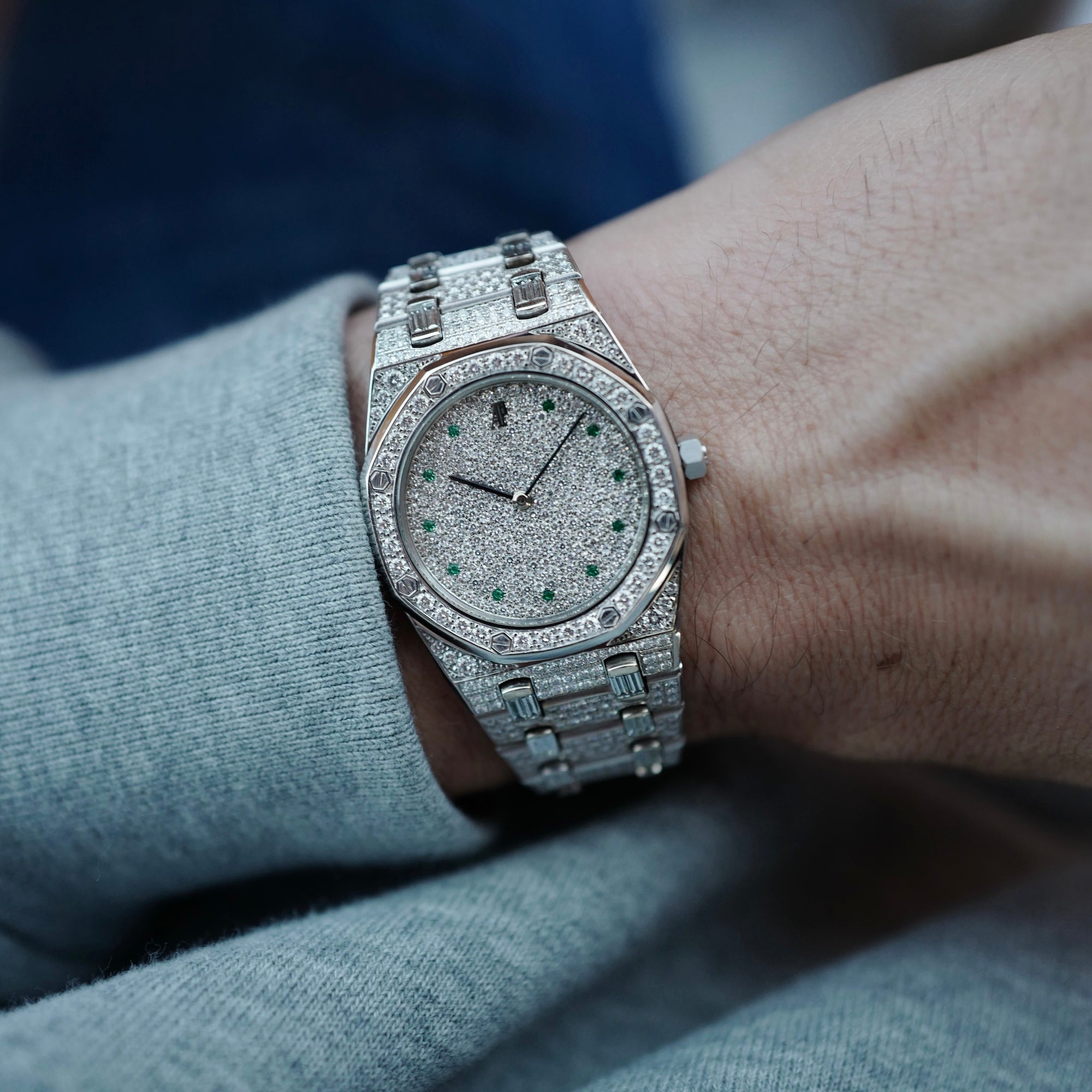 Audemars Piguet Royal Oak 56343BC.ZZ.0699BC.04 18k WG Excellent Overall Condition, No Notable Signs of Wear Unisex 18k WG Pave 33 mm Quartz Late 1980s/Early 1990s White Gold (7in) Watch Only