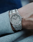 Audemars Piguet Royal Oak 56343BC.ZZ.0699BC.04 18k WG Excellent Overall Condition, No Notable Signs of Wear Unisex 18k WG Pave 33 mm Quartz Late 1980s/Early 1990s White Gold (7in) Watch Only