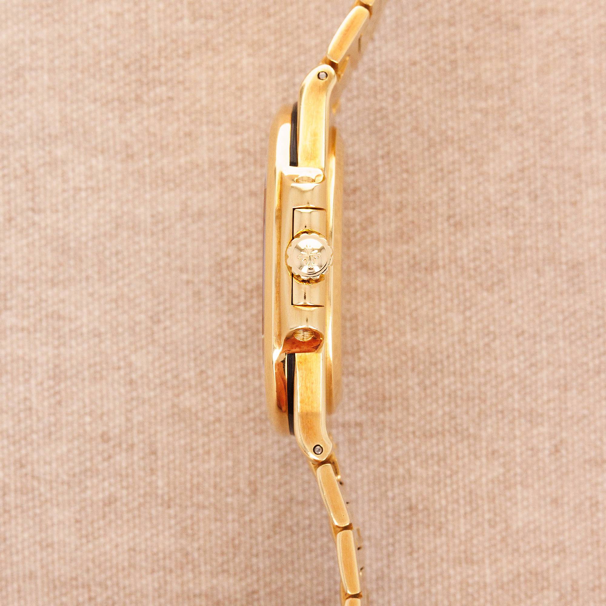 Patek Philippe - Patek Philippe Yellow Gold Nautilus Ref. 3800 - The Keystone Watches
