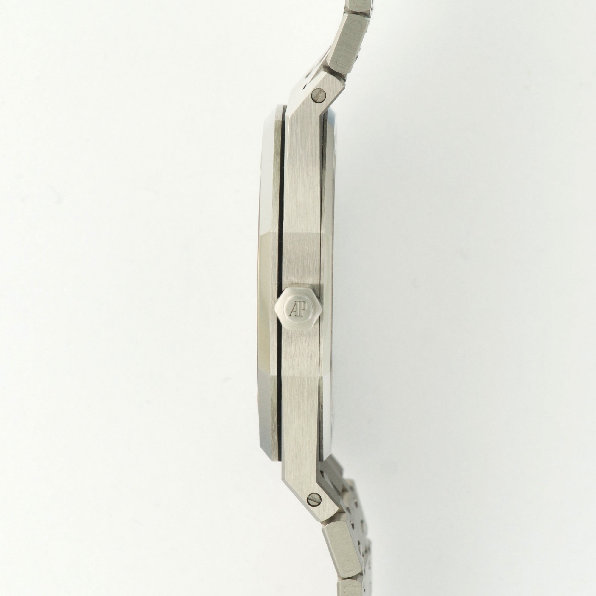 Audemars Piguet - Audemars Piguet Royal Oak Extra Thin Watch Ref. 15202 - The Keystone Watches