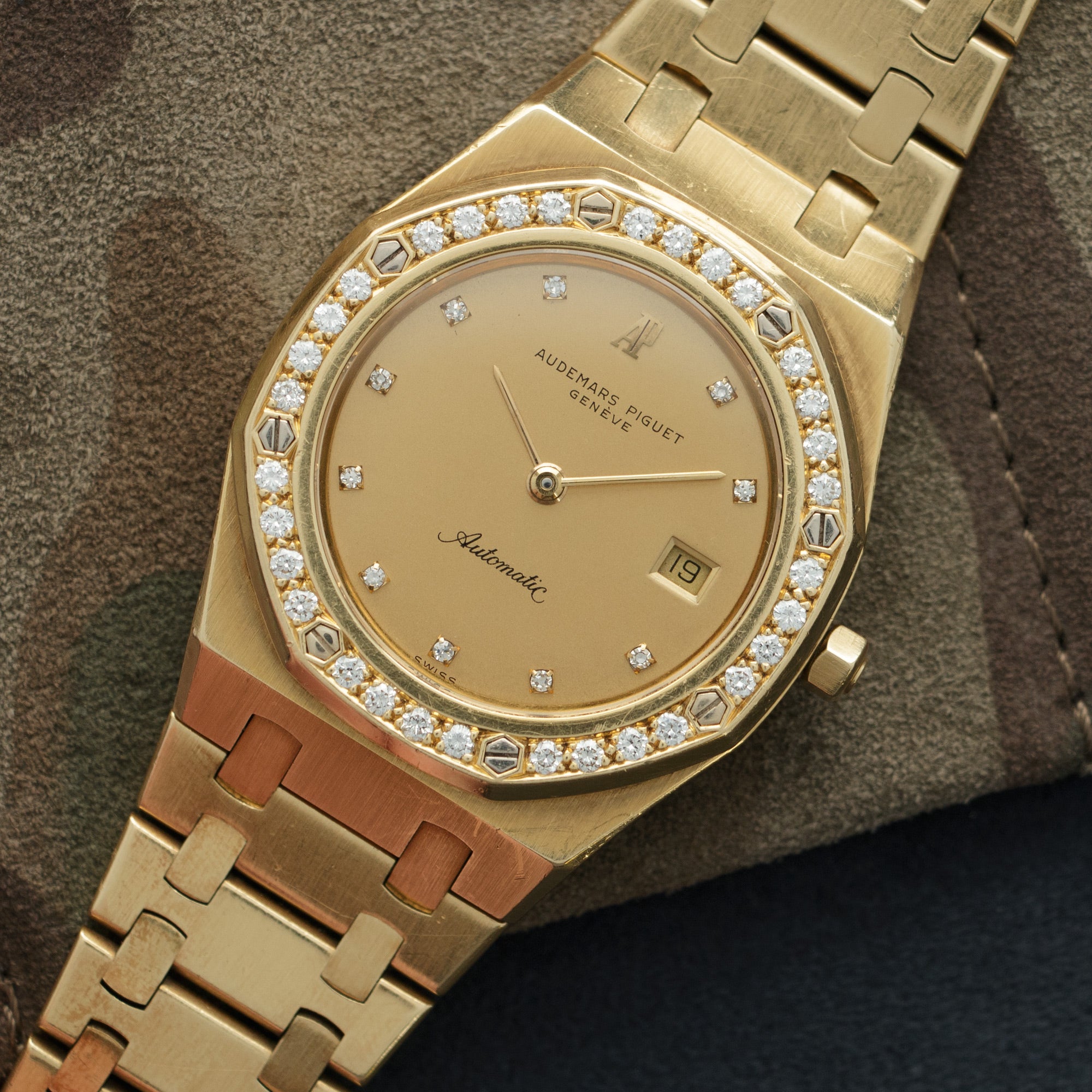 Audemars Piguet - Audemars Piguet Yellow Gold Royal Oak Diamond Watch - The Keystone Watches