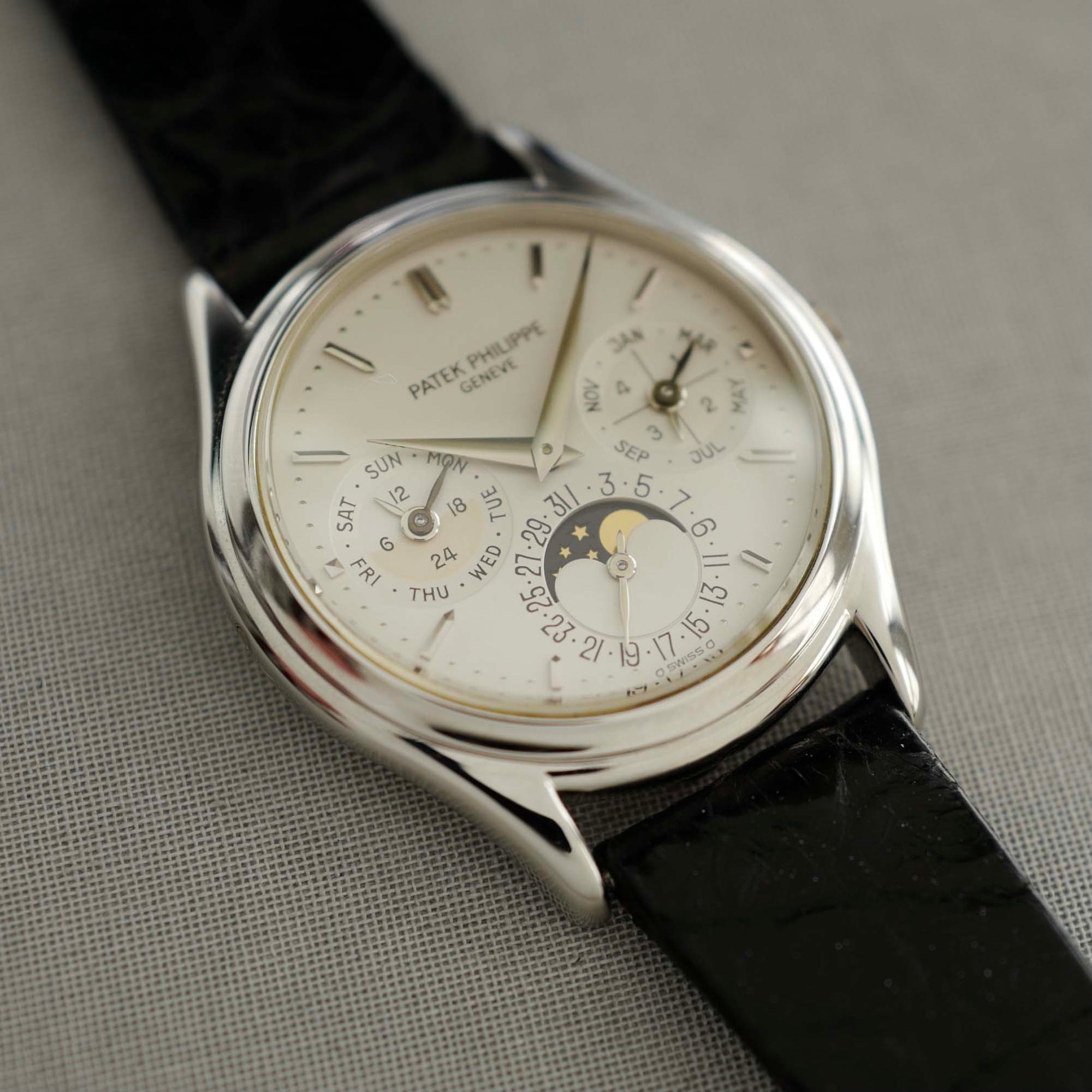 Patek Philippe - Patek Philippe Platinum Perpetual Ref. 3940 with Box and Papers - The Keystone Watches