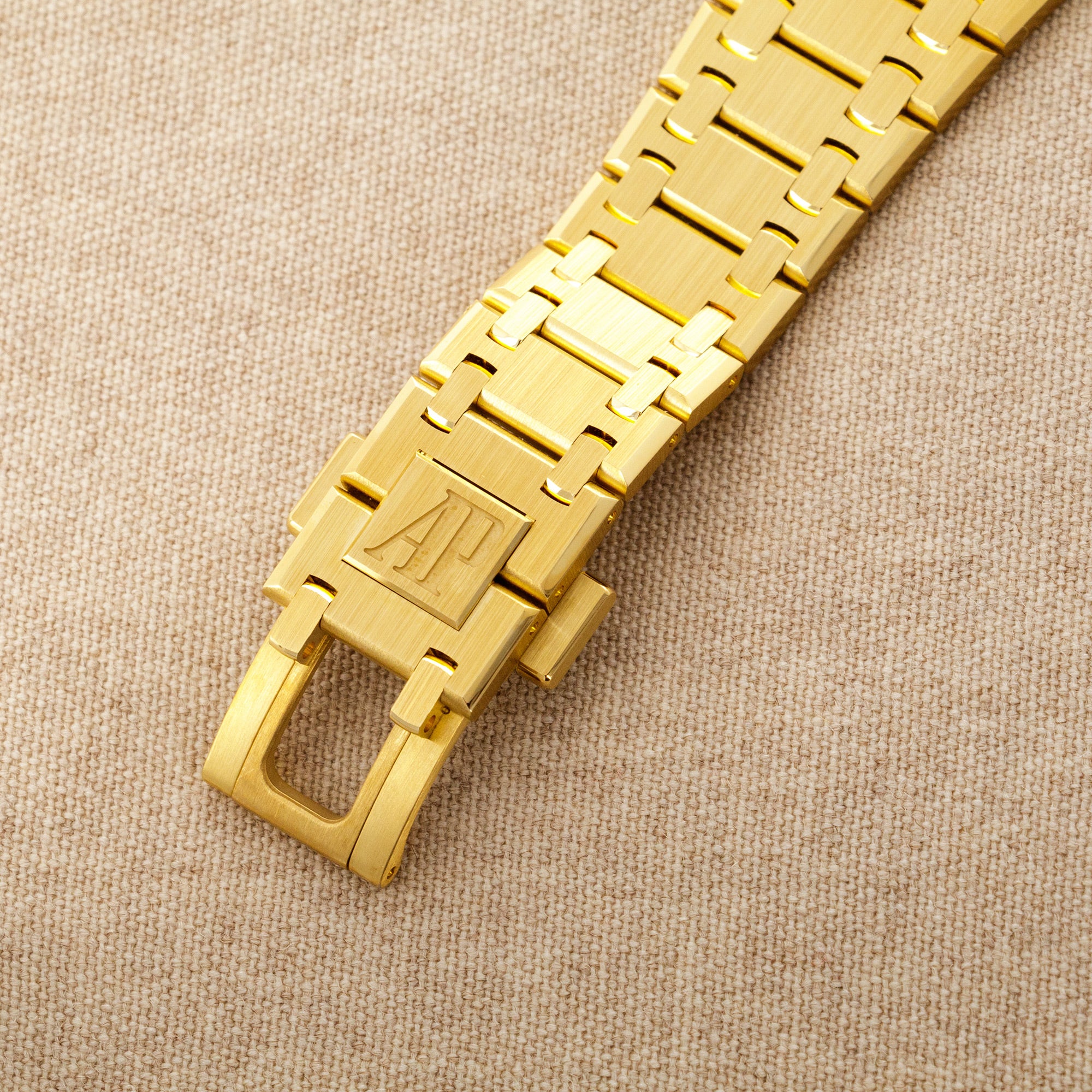 Audemars Piguet - Audemars Piguet Yellow Gold Royal Oak Ref. 15202 - The Keystone Watches