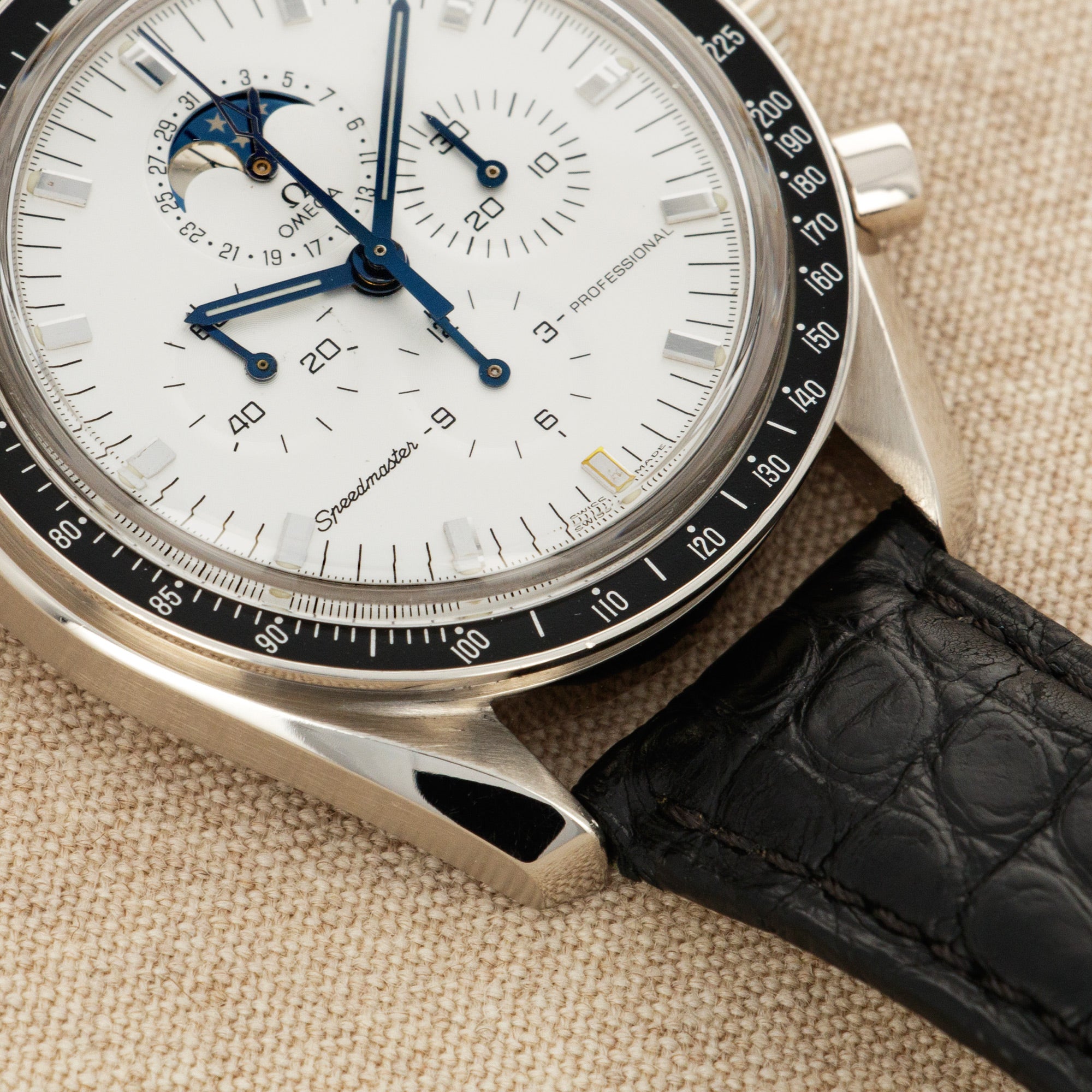Omega - Omega White Gold Speedmaster Moonphase Ref. 3689.30.31 - The Keystone Watches