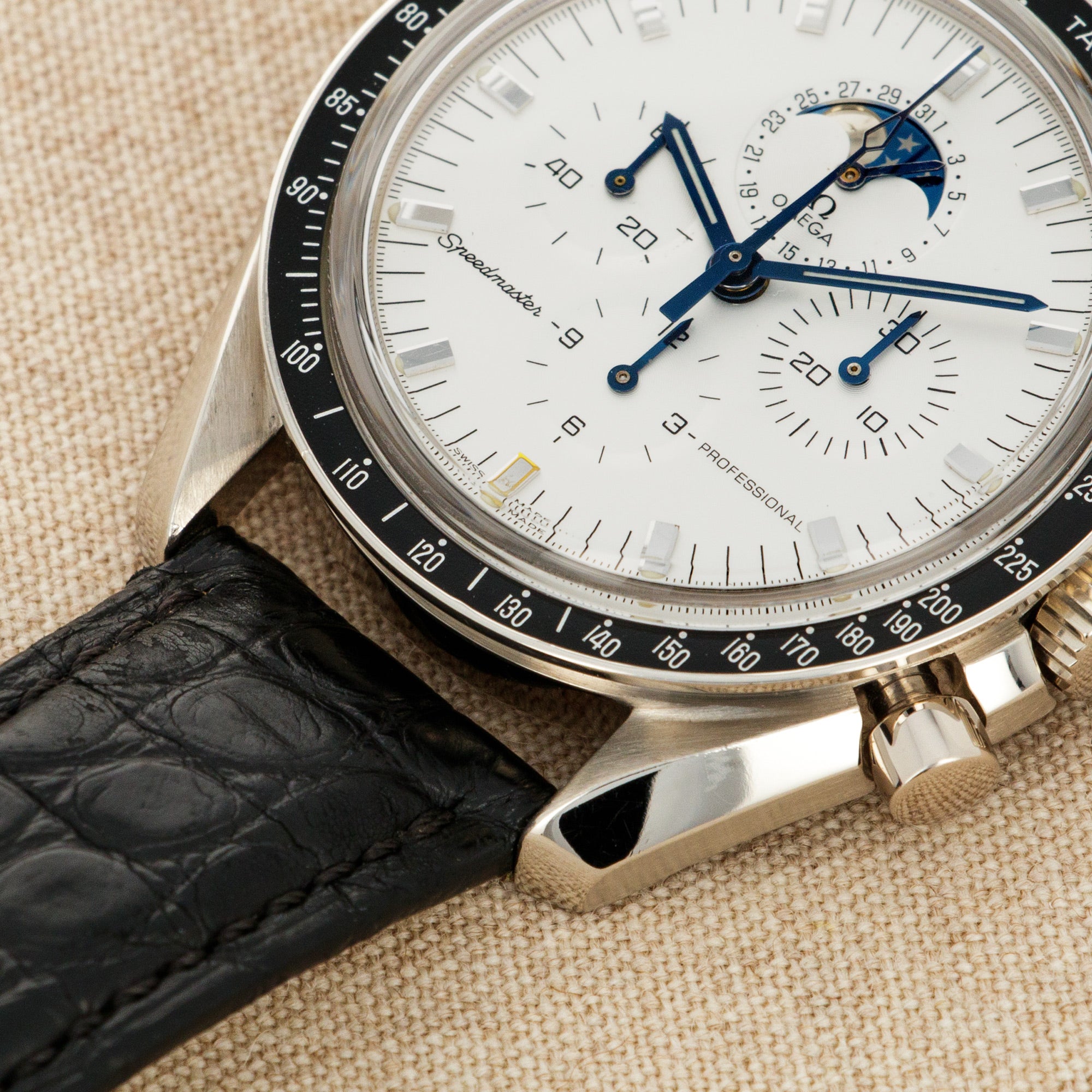 Omega - Omega White Gold Speedmaster Moonphase Ref. 3689.30.31 - The Keystone Watches