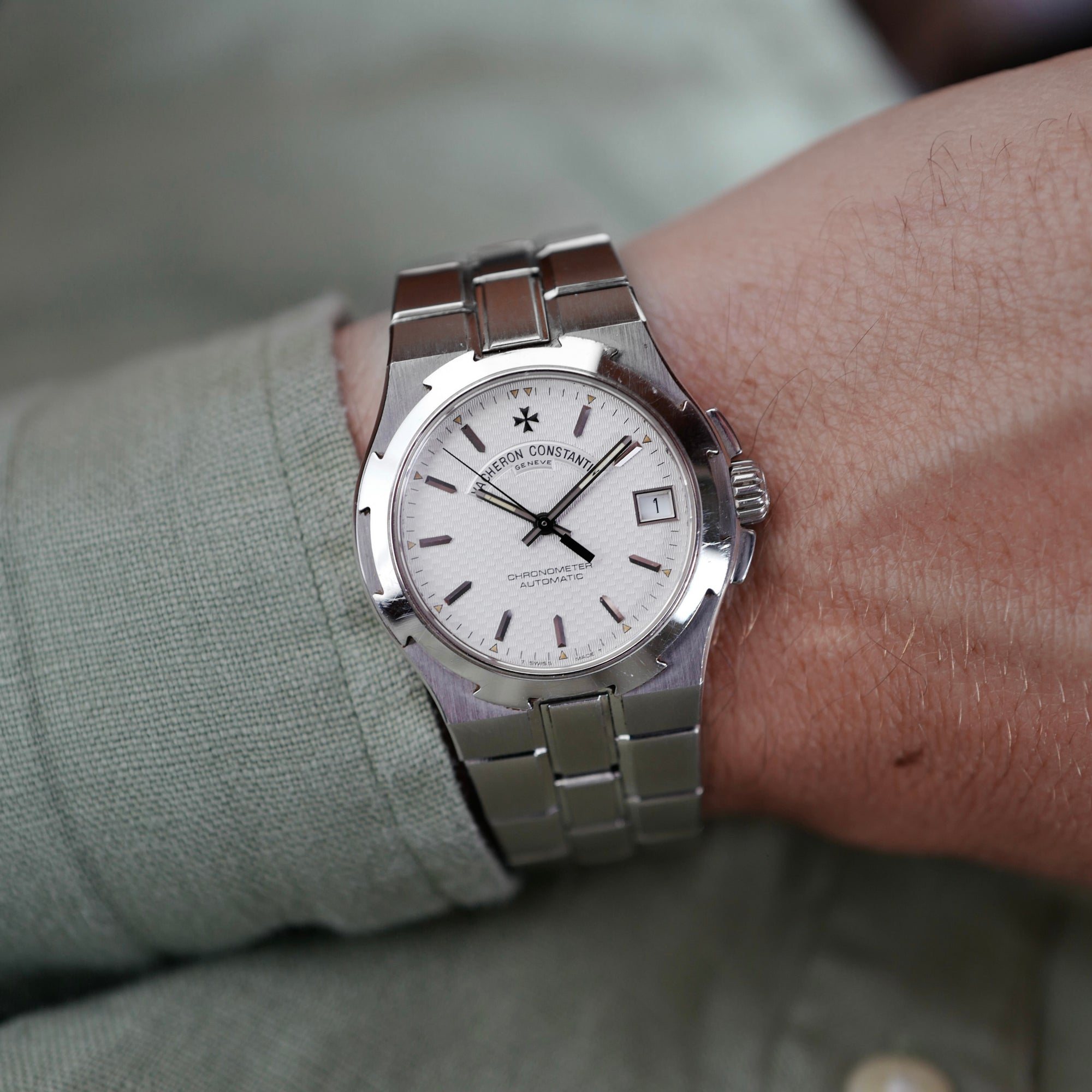Vacheron Constantin - Vacheron Constantin Steel Automatic Overseas Ref. 42050 (NEW ARRIVAL) - The Keystone Watches