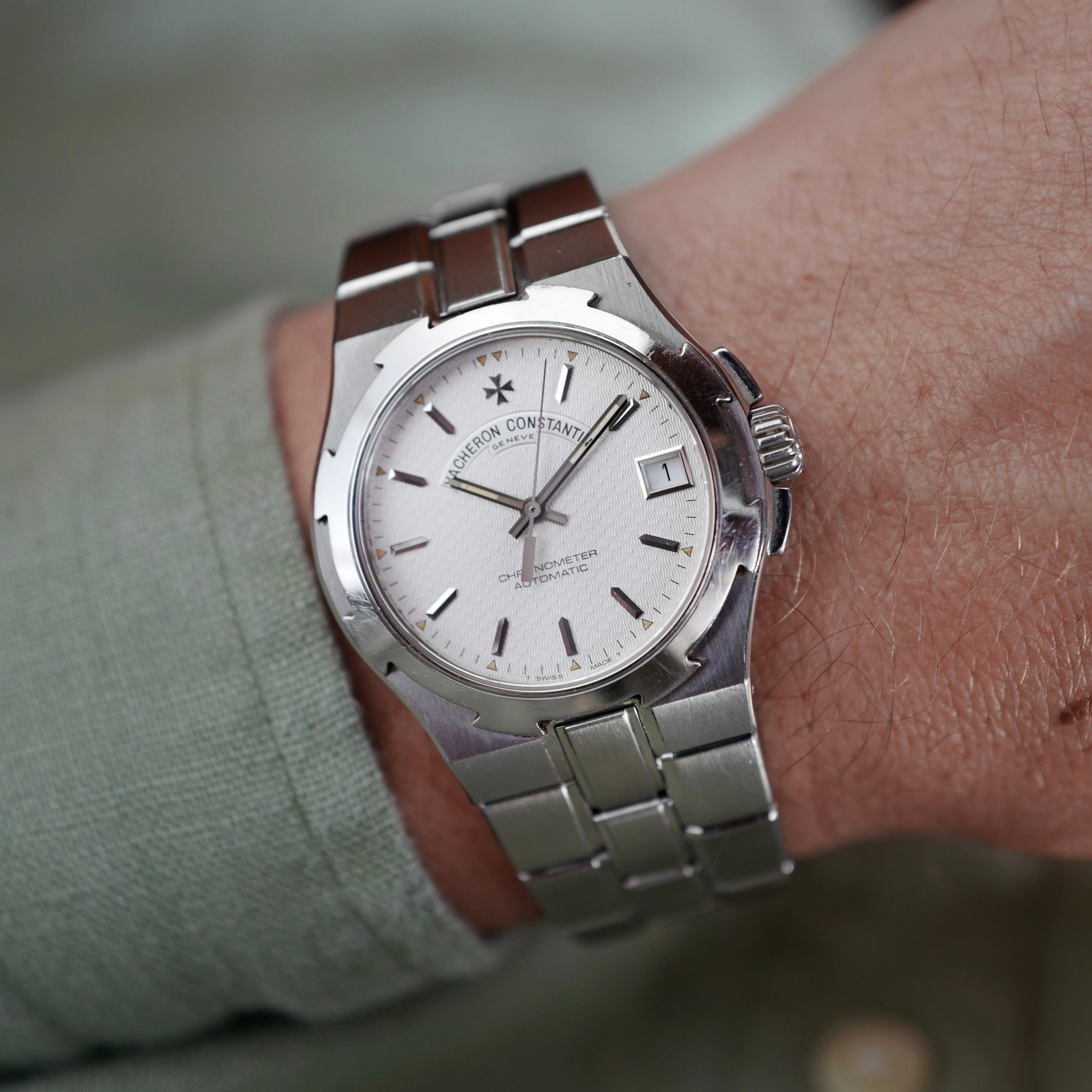 Vacheron Constantin - Vacheron Constantin Steel Automatic Overseas Ref. 42050 (NEW ARRIVAL) - The Keystone Watches