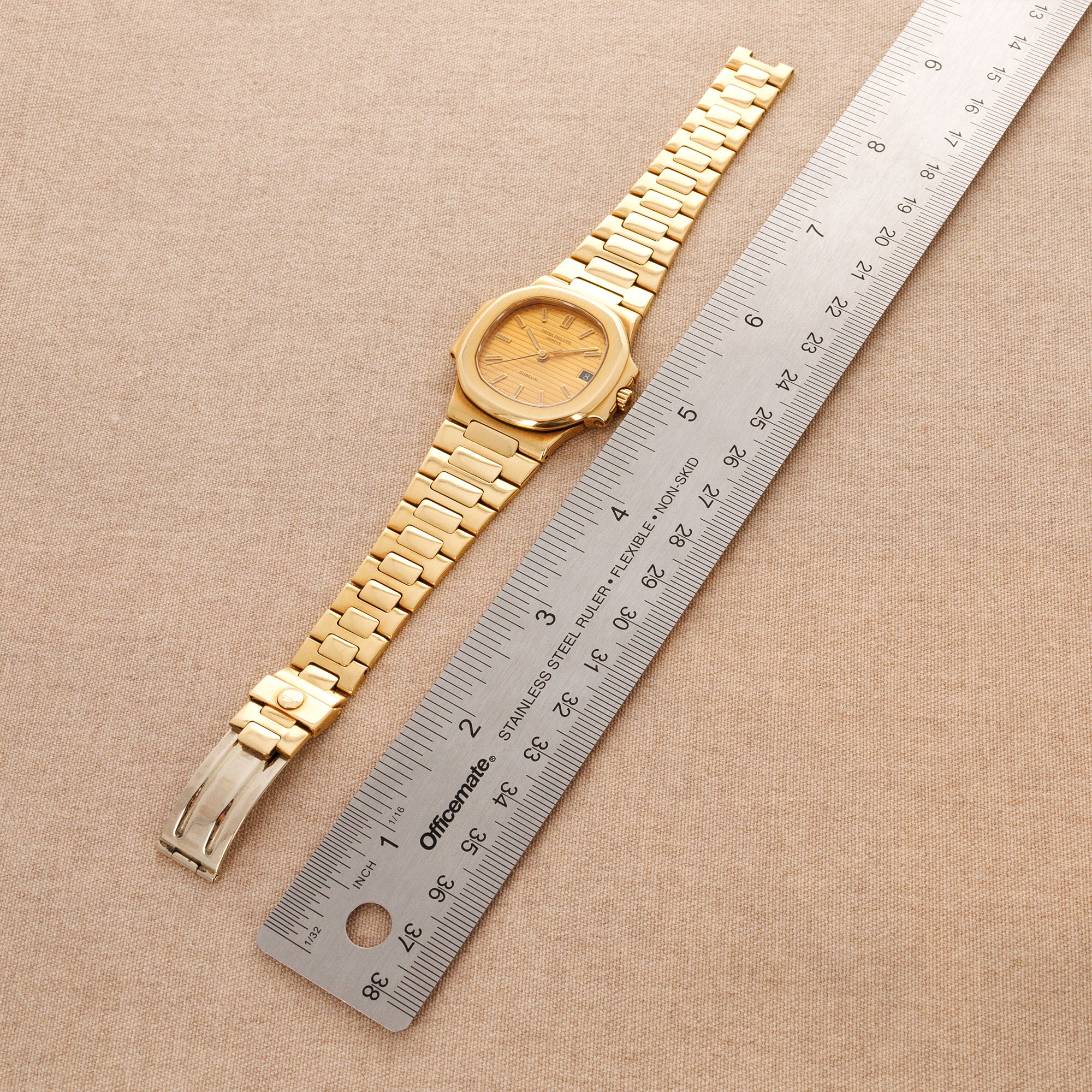 Patek Philippe - Patek Philippe Yellow Gold Nautilus Ref. 3800 Retailed by Gubelin - The Keystone Watches