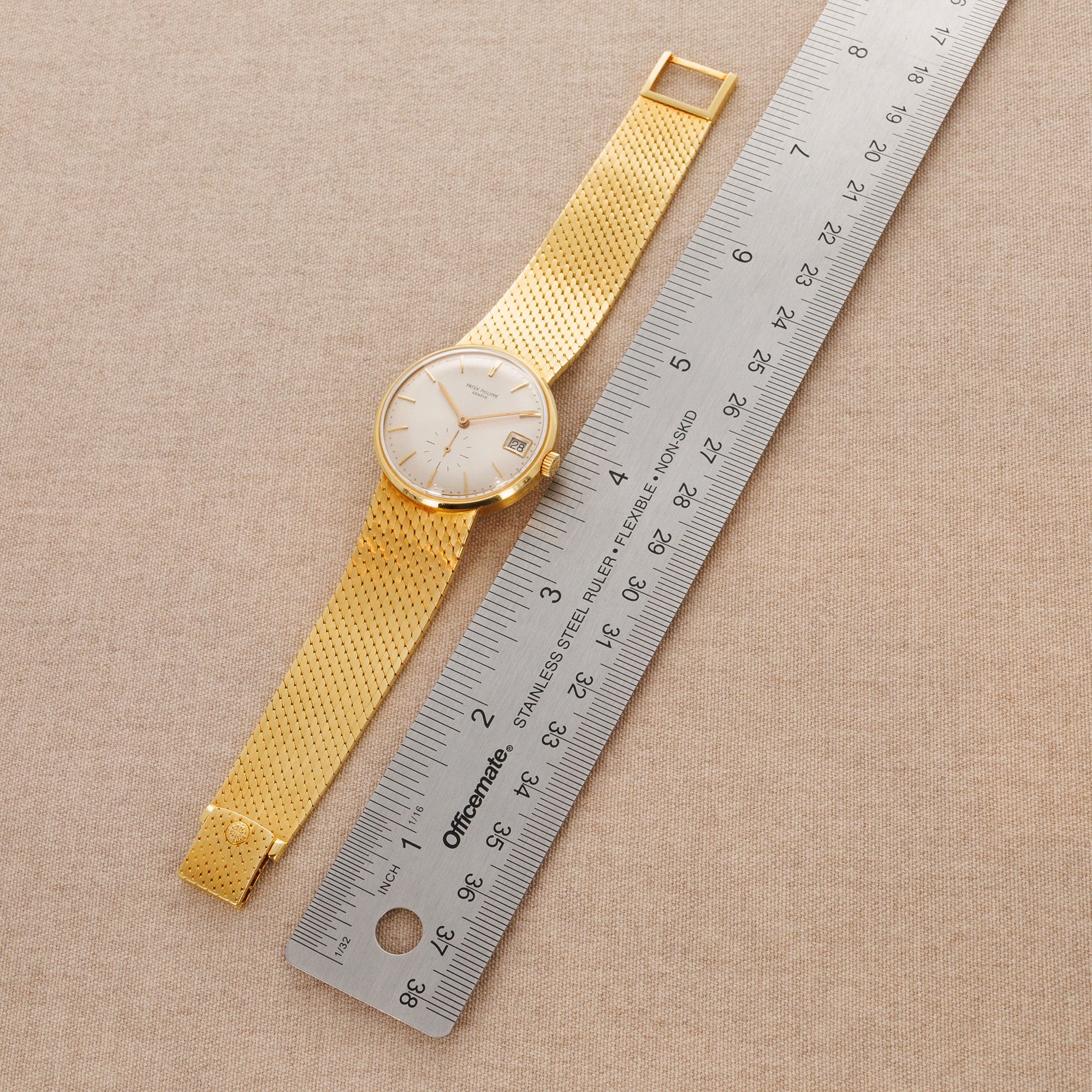 Patek Philippe - Patek Philippe Yellow Gold Calatrava Ref. 3514 - The Keystone Watches
