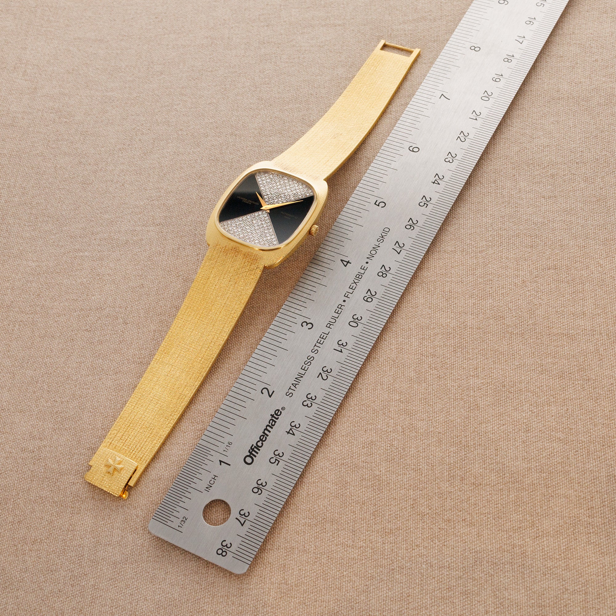 Vacheron Constantin - Vacheron Constantin Yellow Gold Bracelet Watch Ref. 44003 with Factory Diamond and Onyx Dial - The Keystone Watches