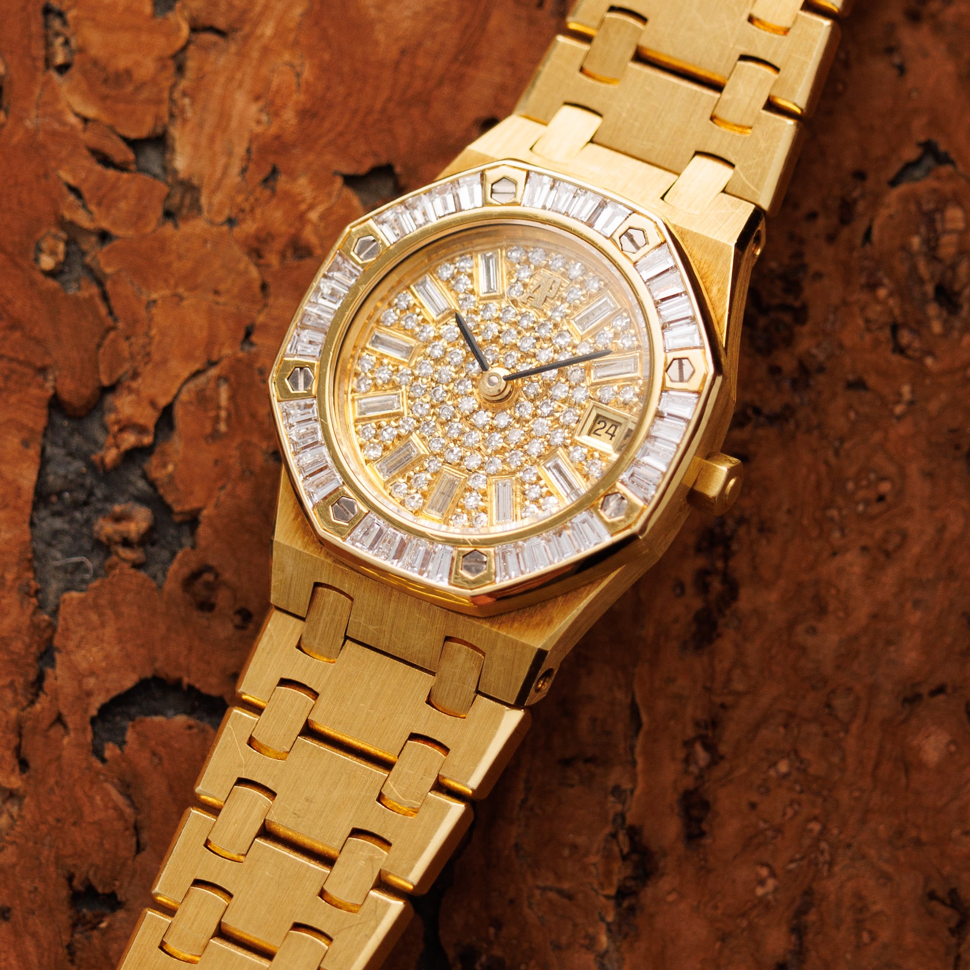 Audemars Piguet - Audemars Piguet Yellow Gold Royal Oak Ref. 66464 with Original Diamonds - The Keystone Watches