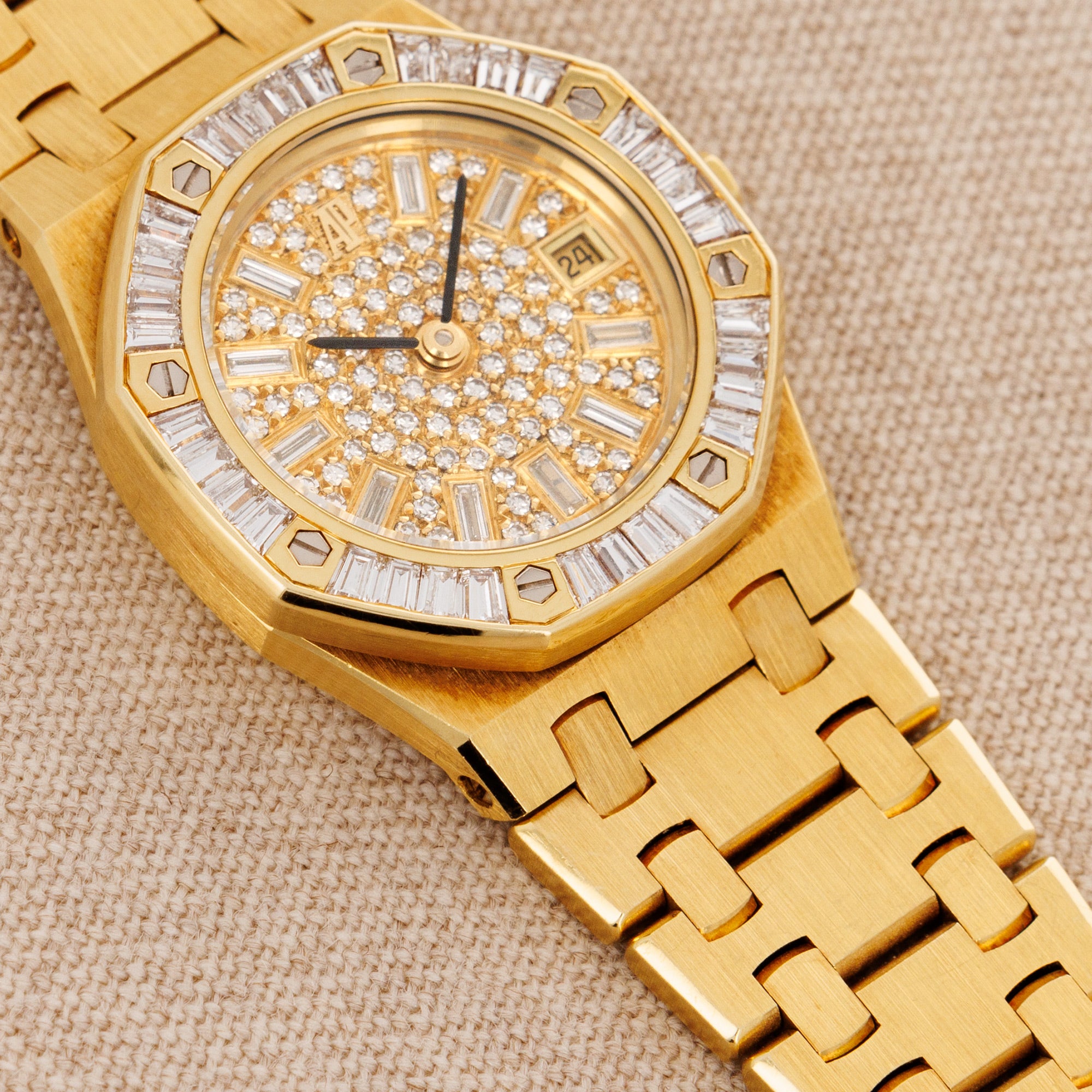 Audemars Piguet - Audemars Piguet Yellow Gold Royal Oak Ref. 66464 with Original Diamonds - The Keystone Watches