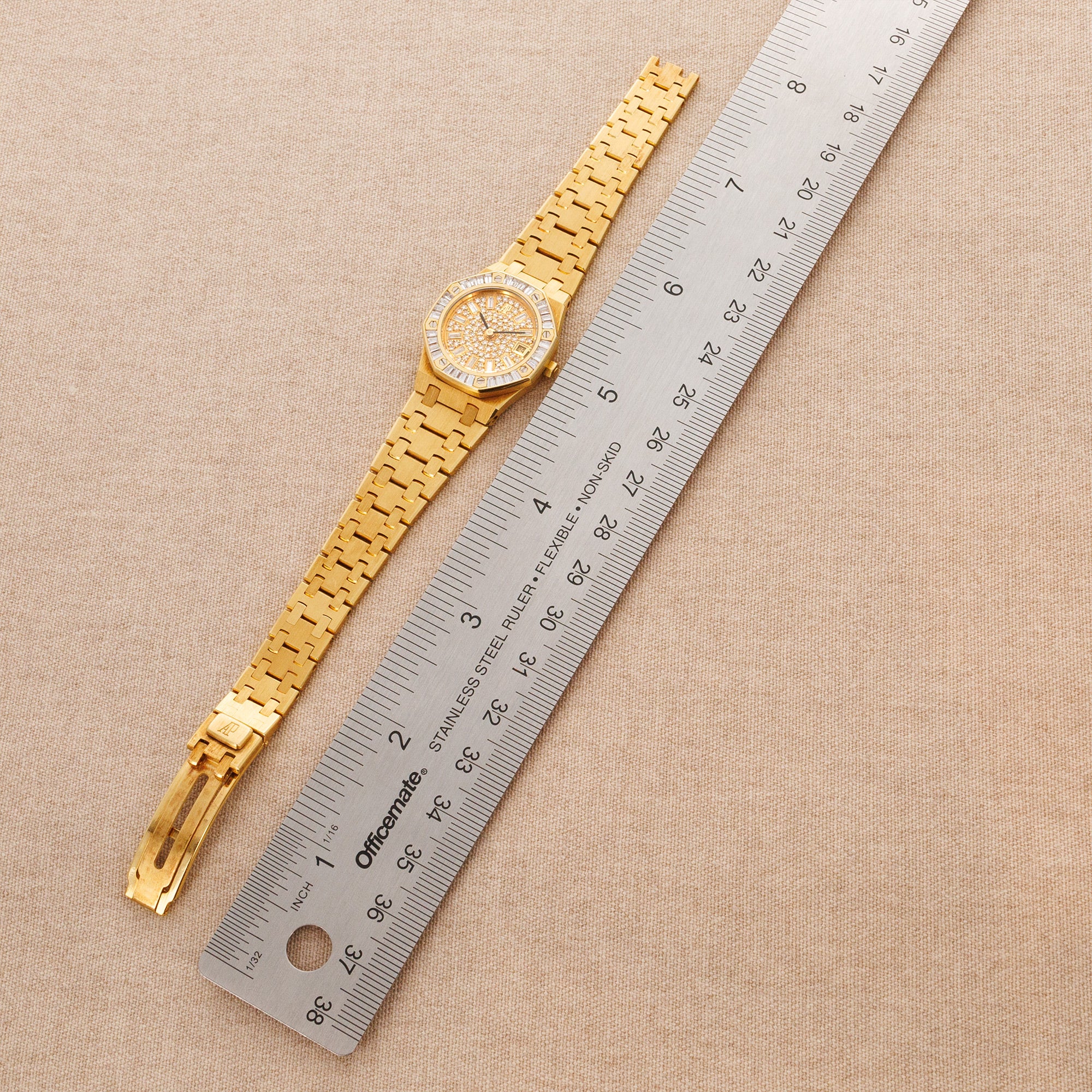 Audemars Piguet - Audemars Piguet Yellow Gold Royal Oak Ref. 66464 with Original Diamonds - The Keystone Watches