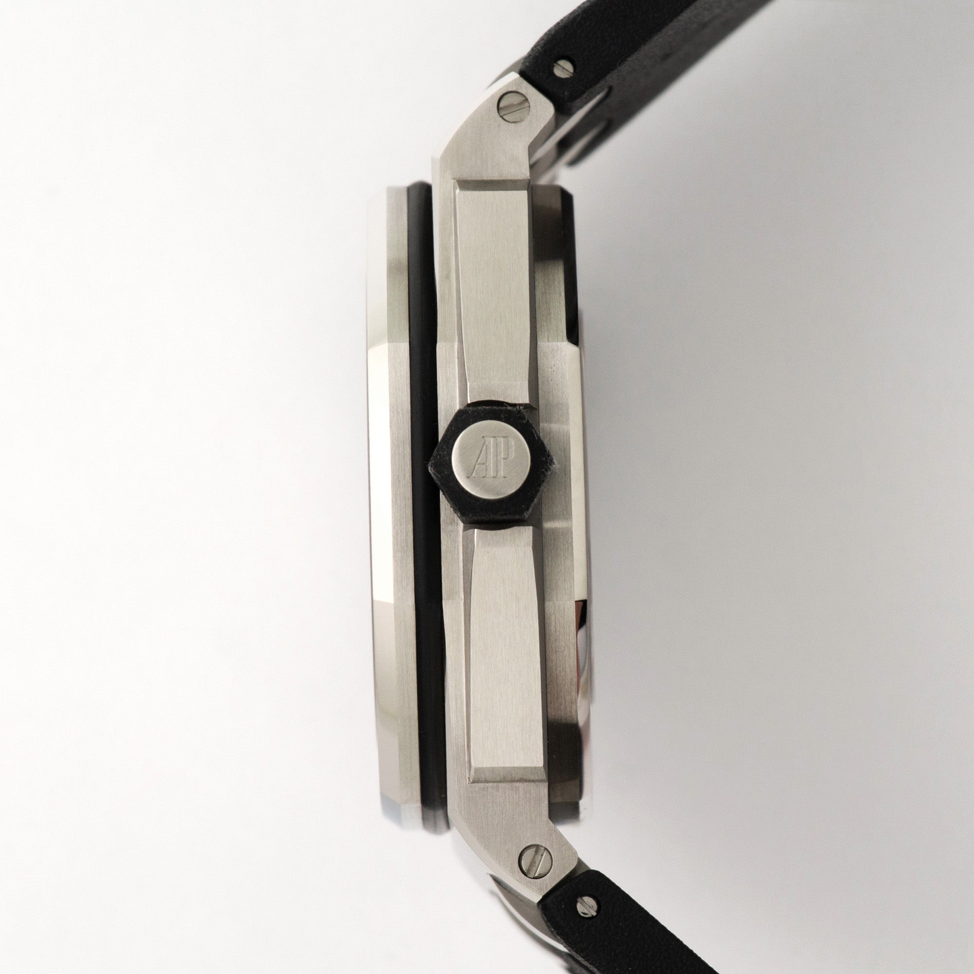 Audemars Piguet - Audemars Piguet Royal Oak Offshore Diver Watch Ref. 15710 - The Keystone Watches