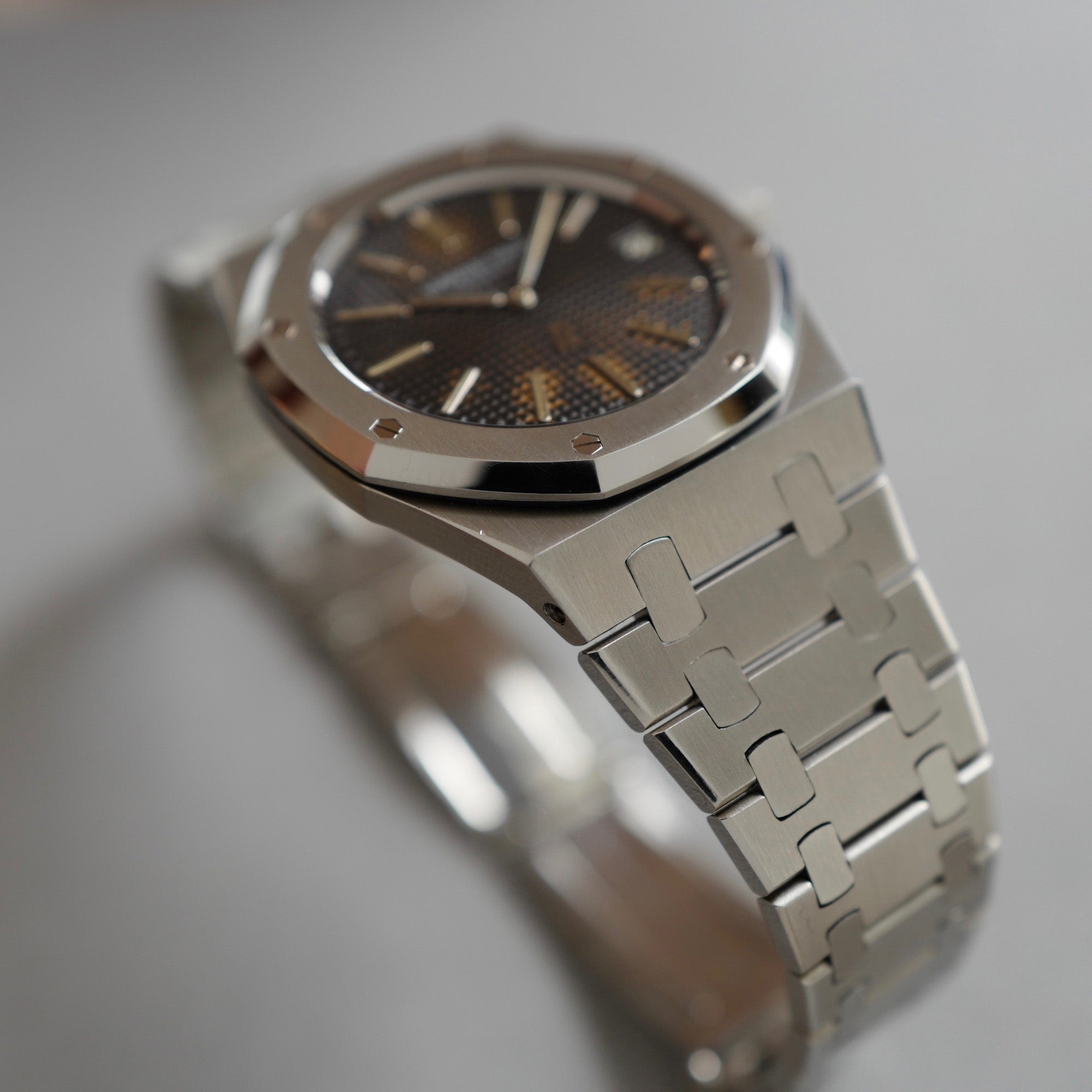 Audemars Piguet - Audemars Piguet B-Series Royal Oak Jumbo Watch Ref. 5402 in Exceptional Condition - The Keystone Watches