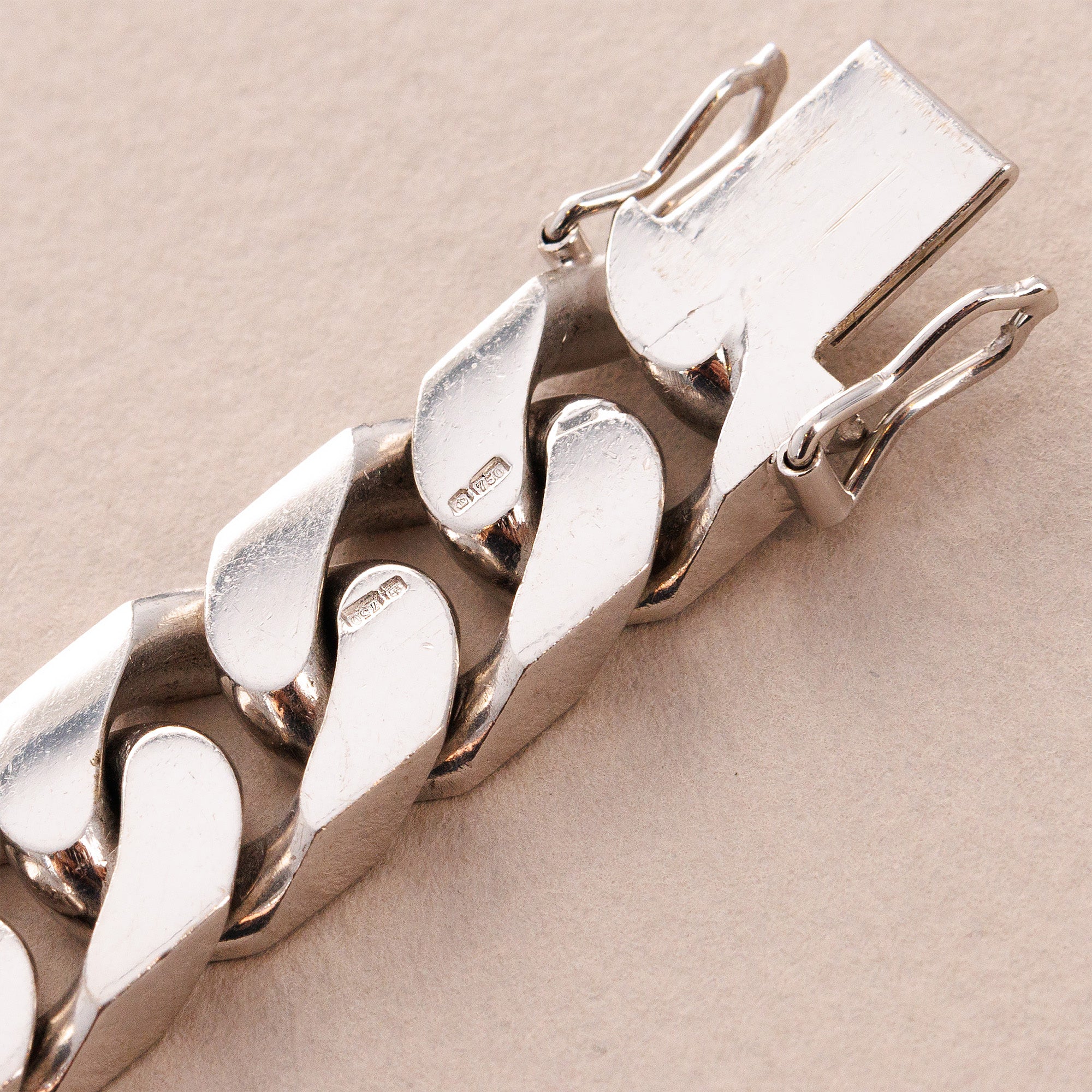 Asprey Omani Khanjar White Gold Bracelet (Objet)