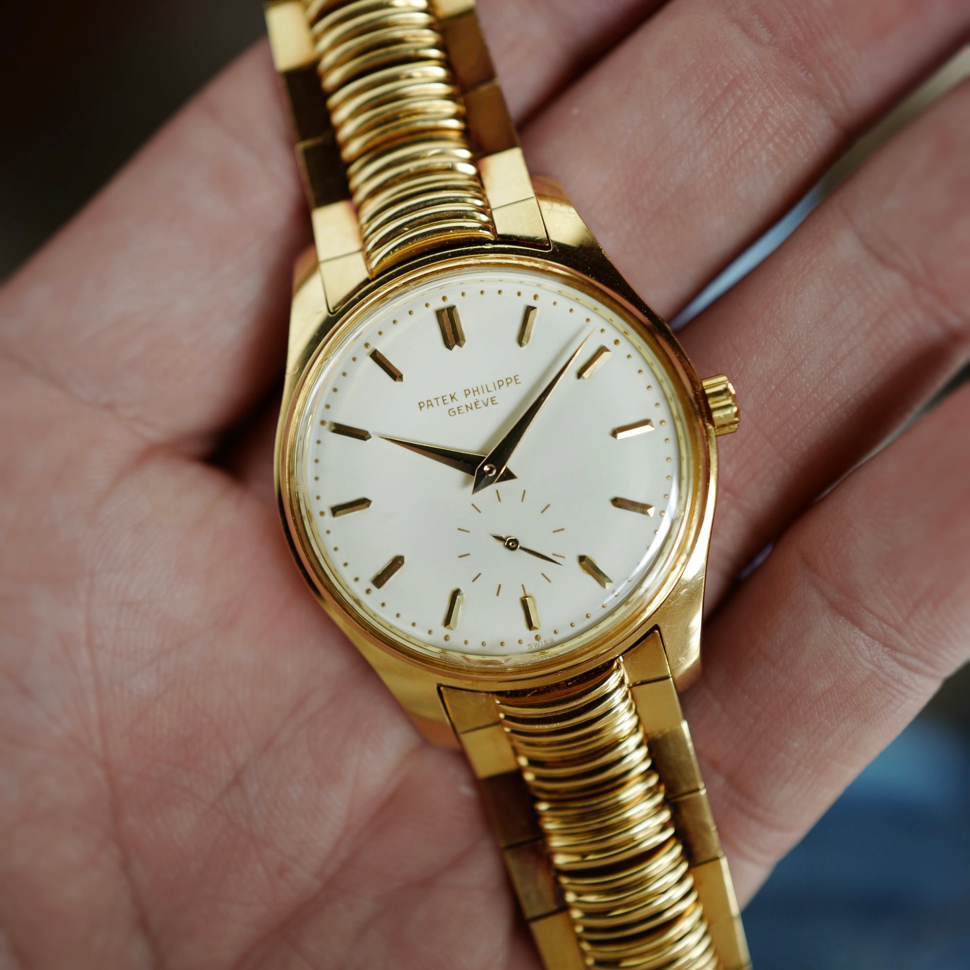 Patek Philippe Yellow Gold Calatrava Ref. 2526 with Scallop Bracelet