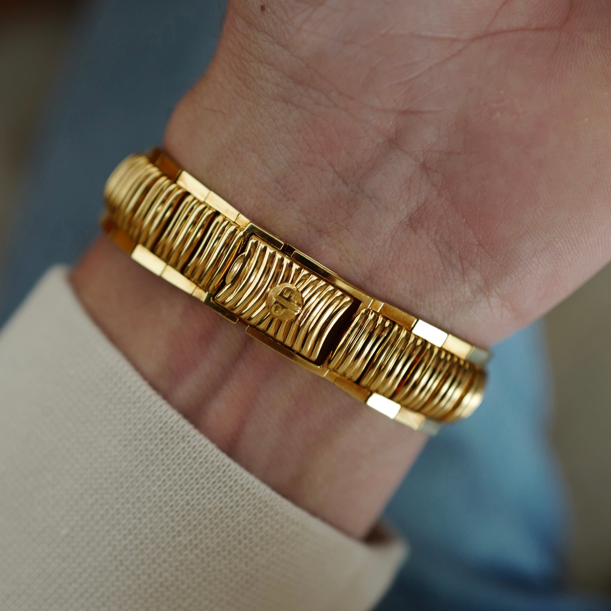 Patek Philippe Yellow Gold Calatrava Ref. 2526 with Scallop Bracelet