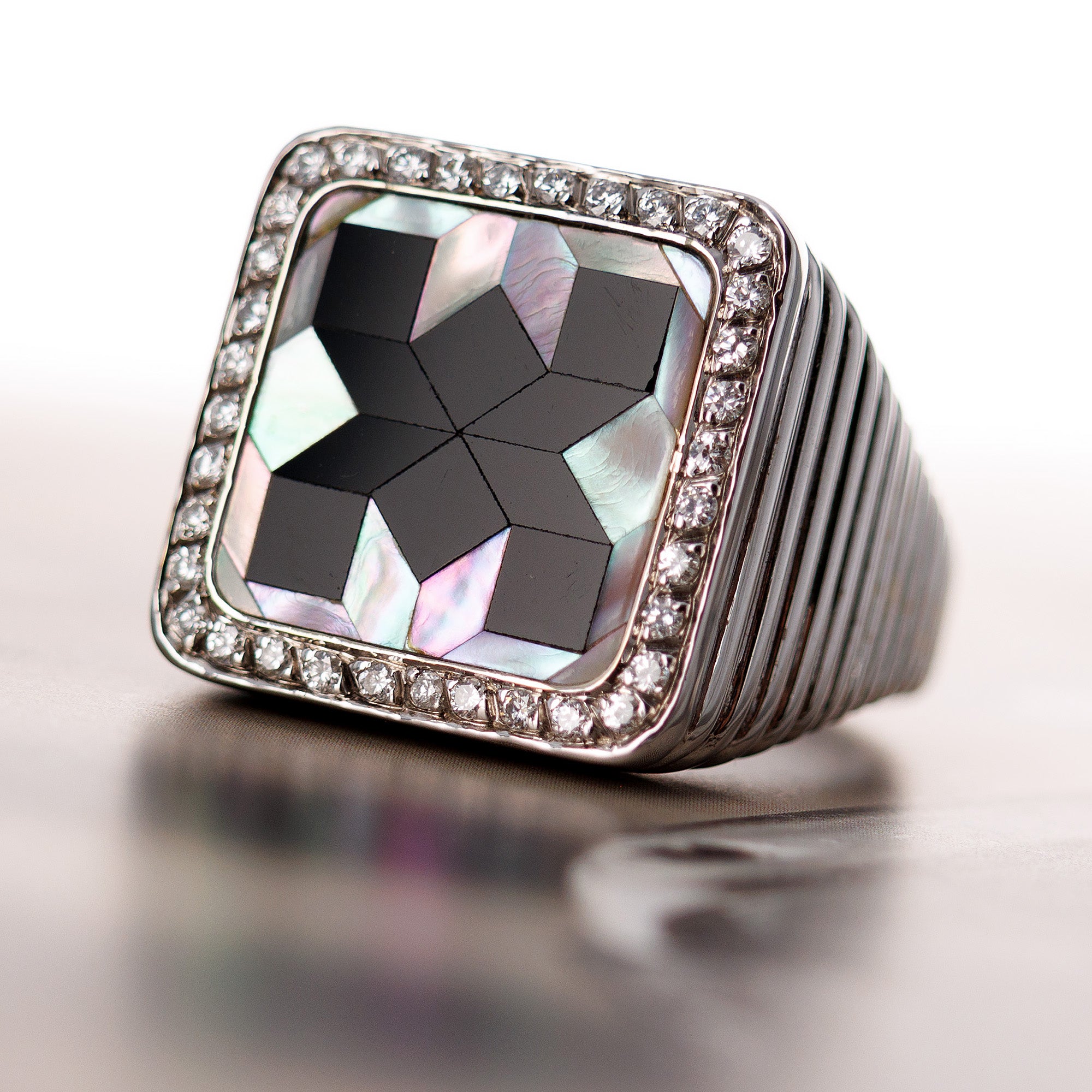 Vacheron Constantin - Vacheron &amp; Constantin White Gold Ring with Mother of Pearl, Onyx and Diamonds (Objet) - The Keystone Watches