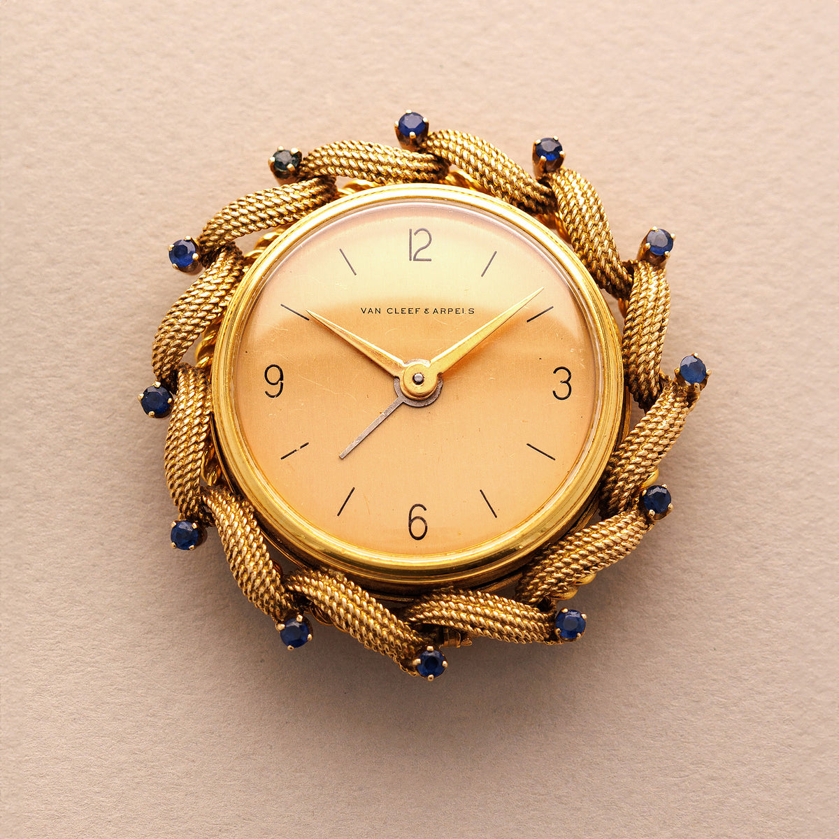 Van Cleef & Arpels Vintage 18k YG The Keystone Watches