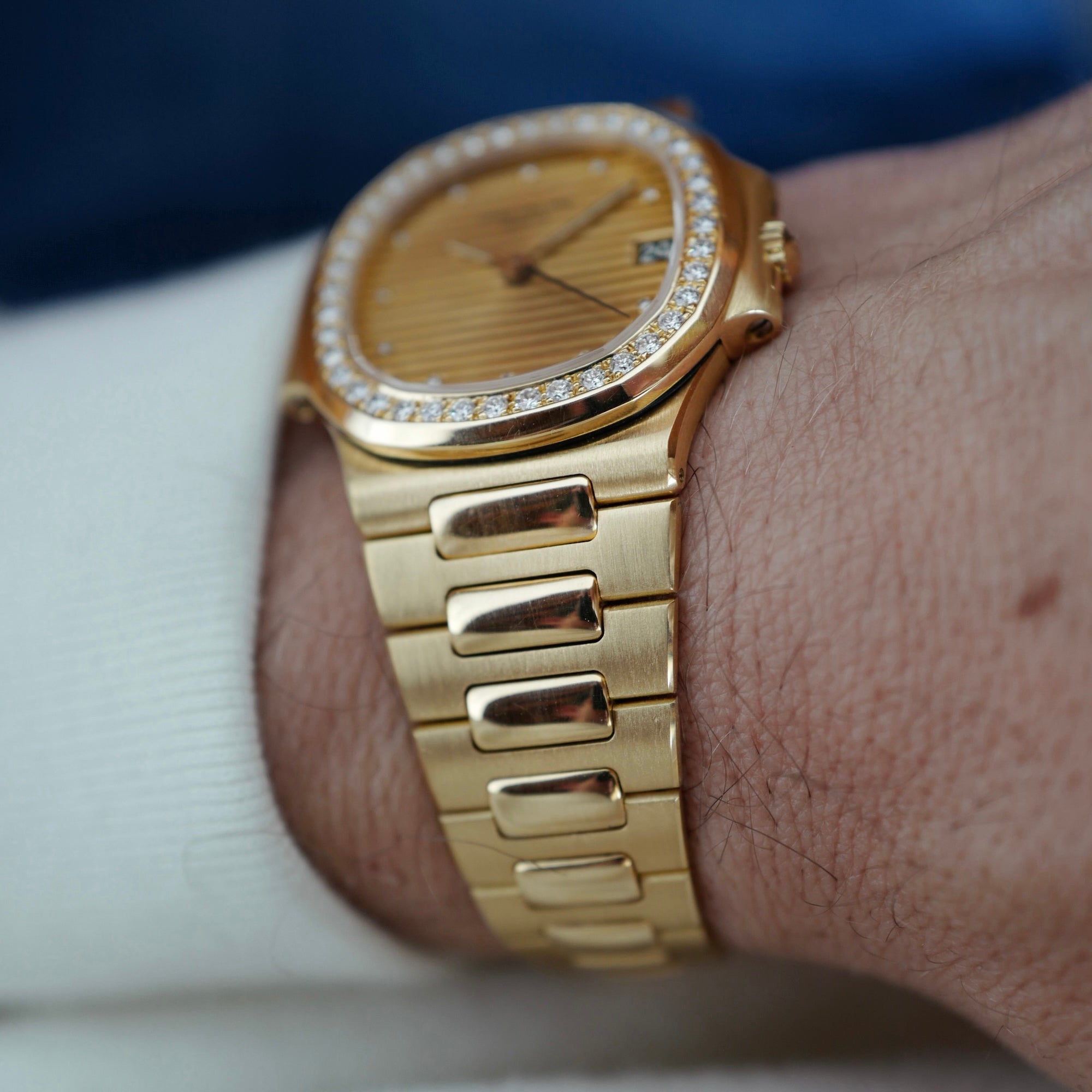 Patek Philippe - Patek Philippe Yellow Gold Nautilus Ref. 3800 with Original Diamond Bezel - The Keystone Watches