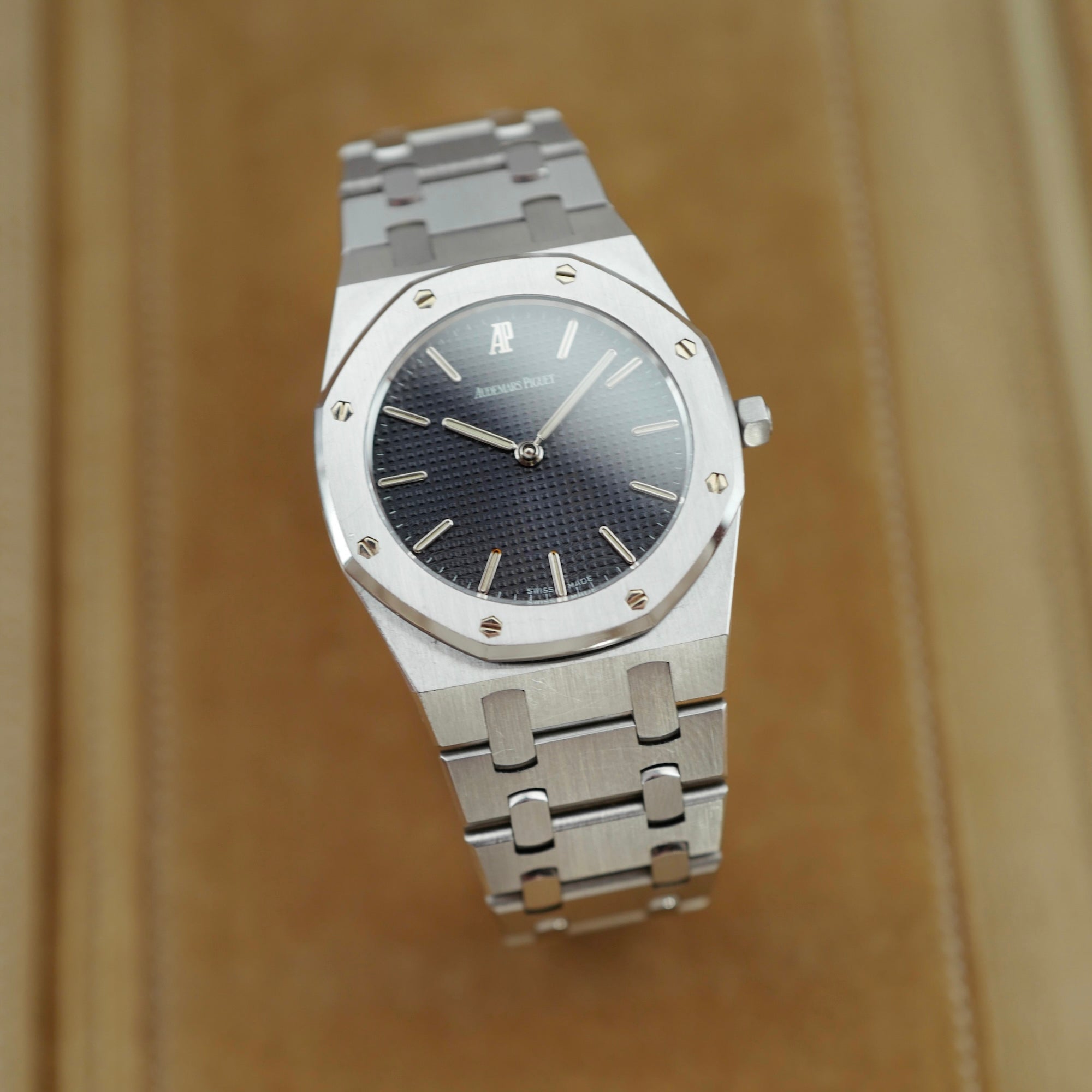 Audemars Piguet - Audemars Piguet Steel Royal Oak Midsize Ref 56303 in Outstanding Condition - The Keystone Watches