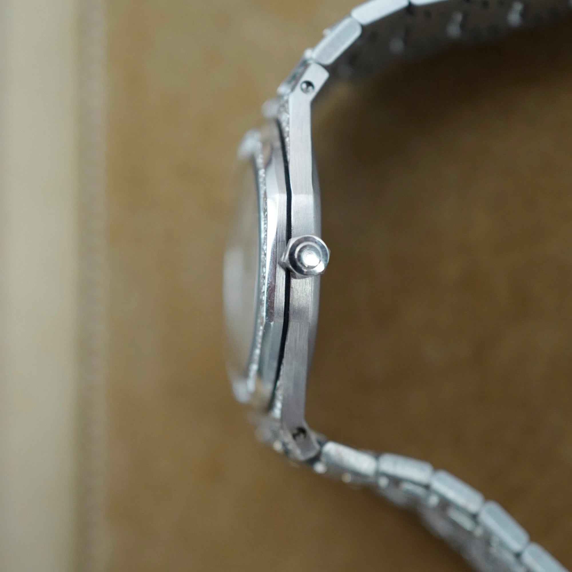 Audemars Piguet Royal Oak 56343BC.ZZ.0699BC.04 18k WG Excellent Overall Condition, No Notable Signs of Wear Unisex 18k WG Pave 33 mm Quartz Late 1980s/Early 1990s White Gold (7in) Watch Only