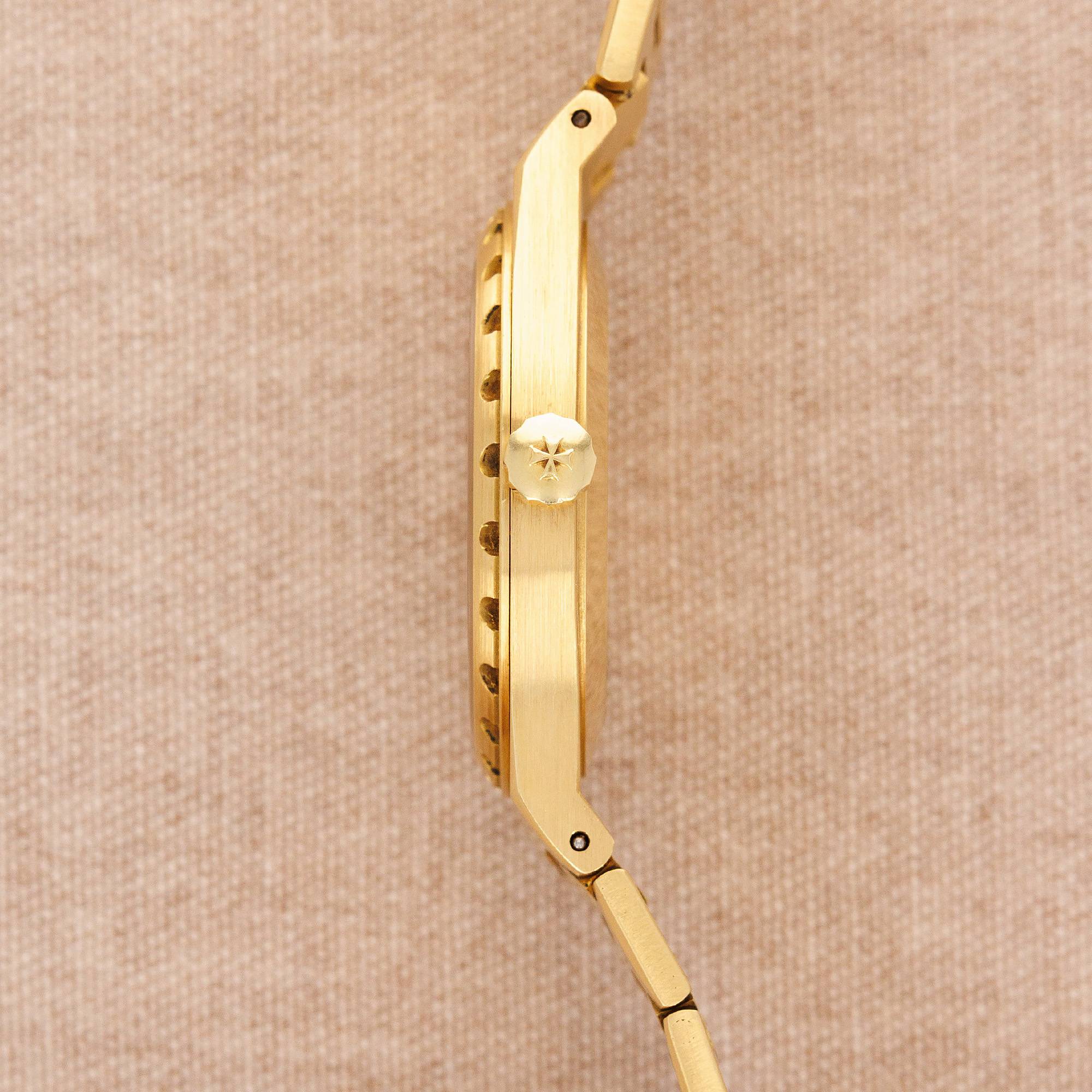 Vacheron Constantin - Vacheron Constantin Yellow Gold 222 Ref. 46003 - The Keystone Watches