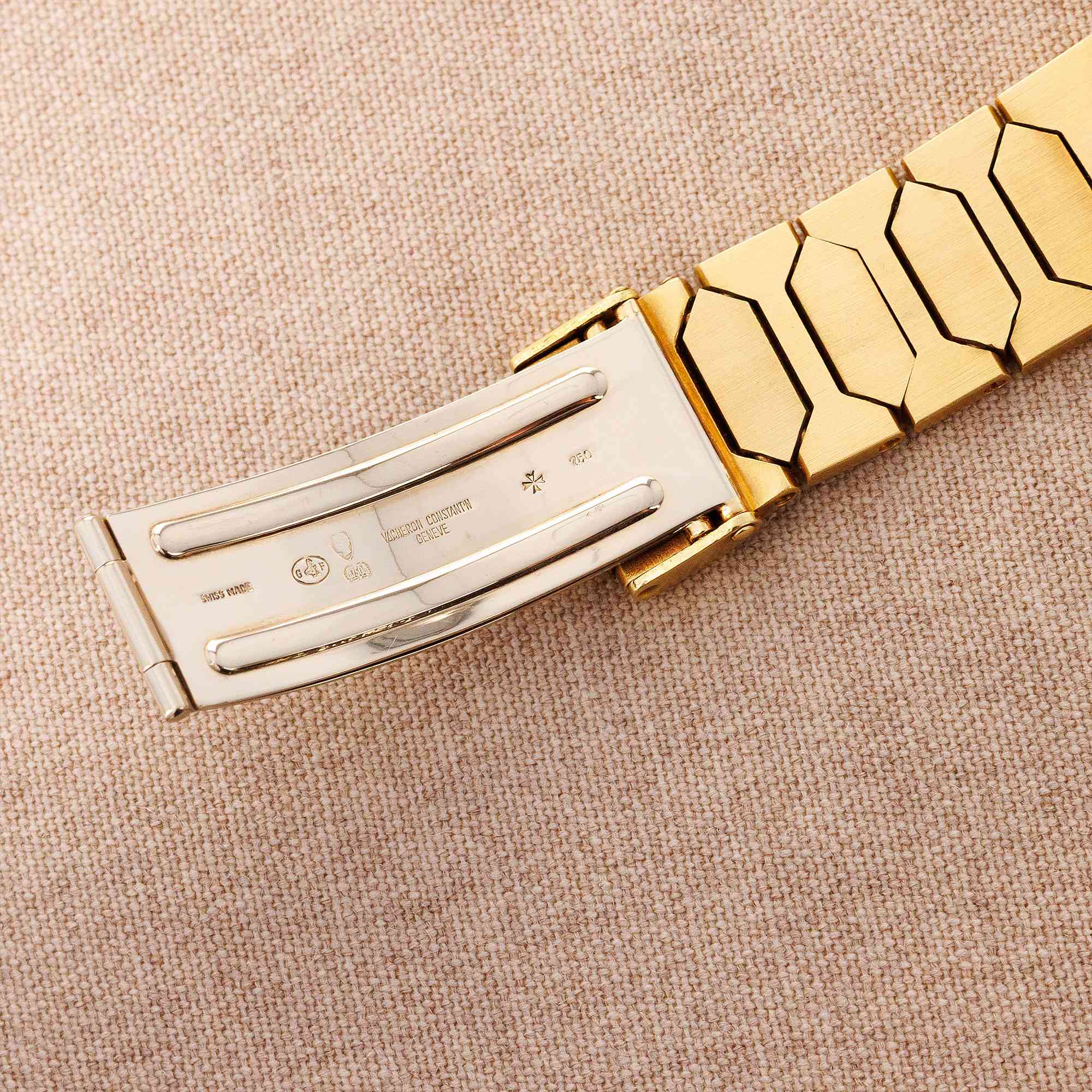 Vacheron Constantin - Vacheron Constantin Yellow Gold 222 Ref. 46003 - The Keystone Watches