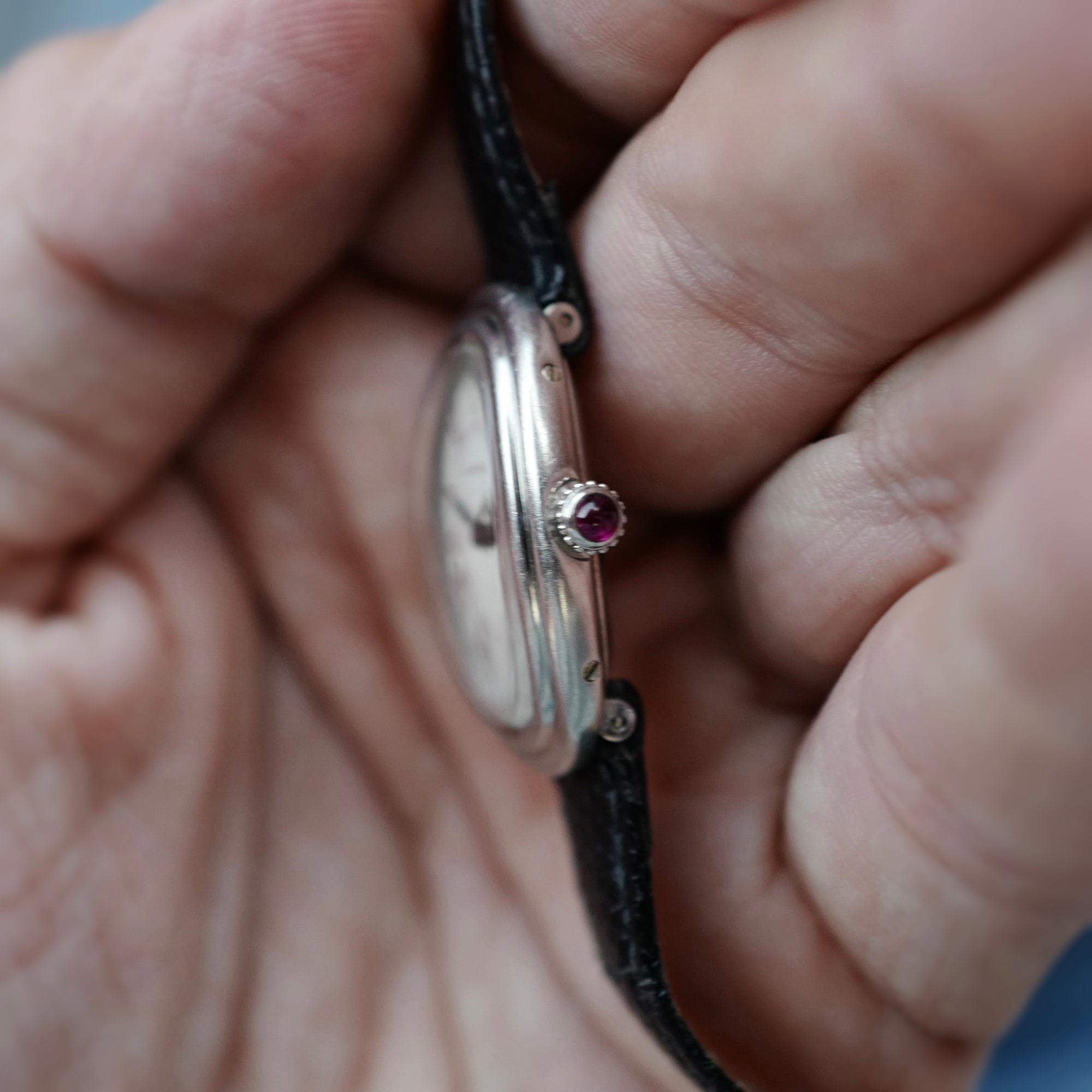 Cartier Platinum Baignoire Ref. 78094, Special Order with Burgundy Numerals, 1980s (New Arrival)