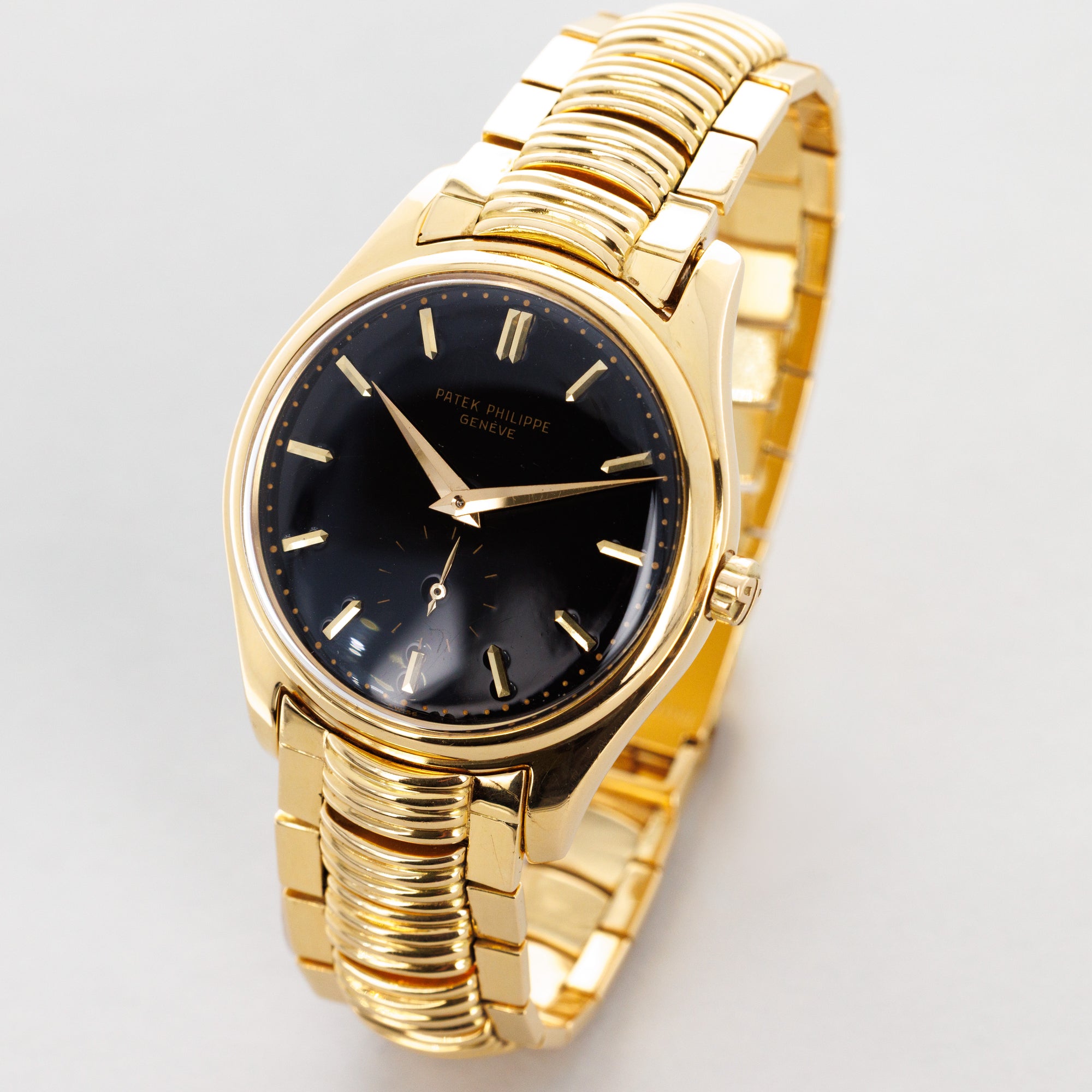 Patek Philippe Yellow Gold Calatrava Black Dial Scallop Bracelet Watch Ref. 2526