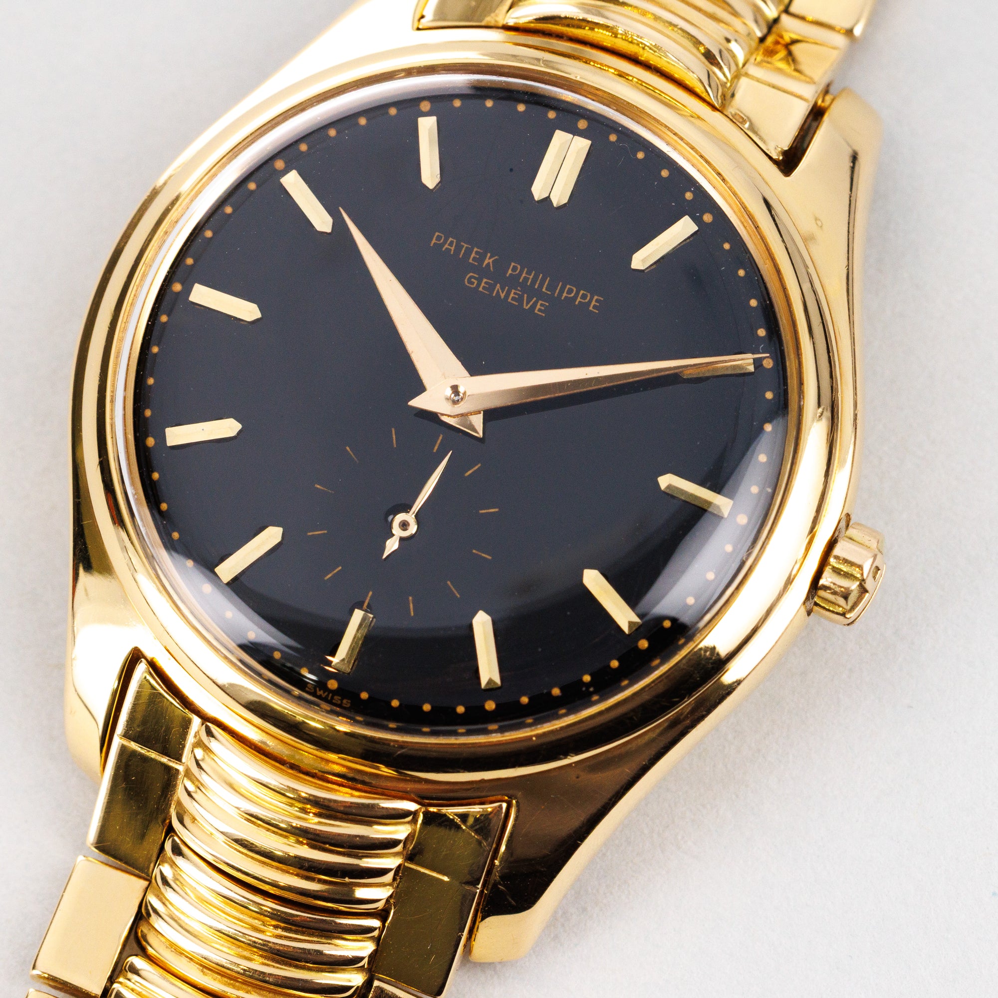 Patek Philippe Yellow Gold Calatrava Black Dial Scallop Bracelet Watch Ref. 2526