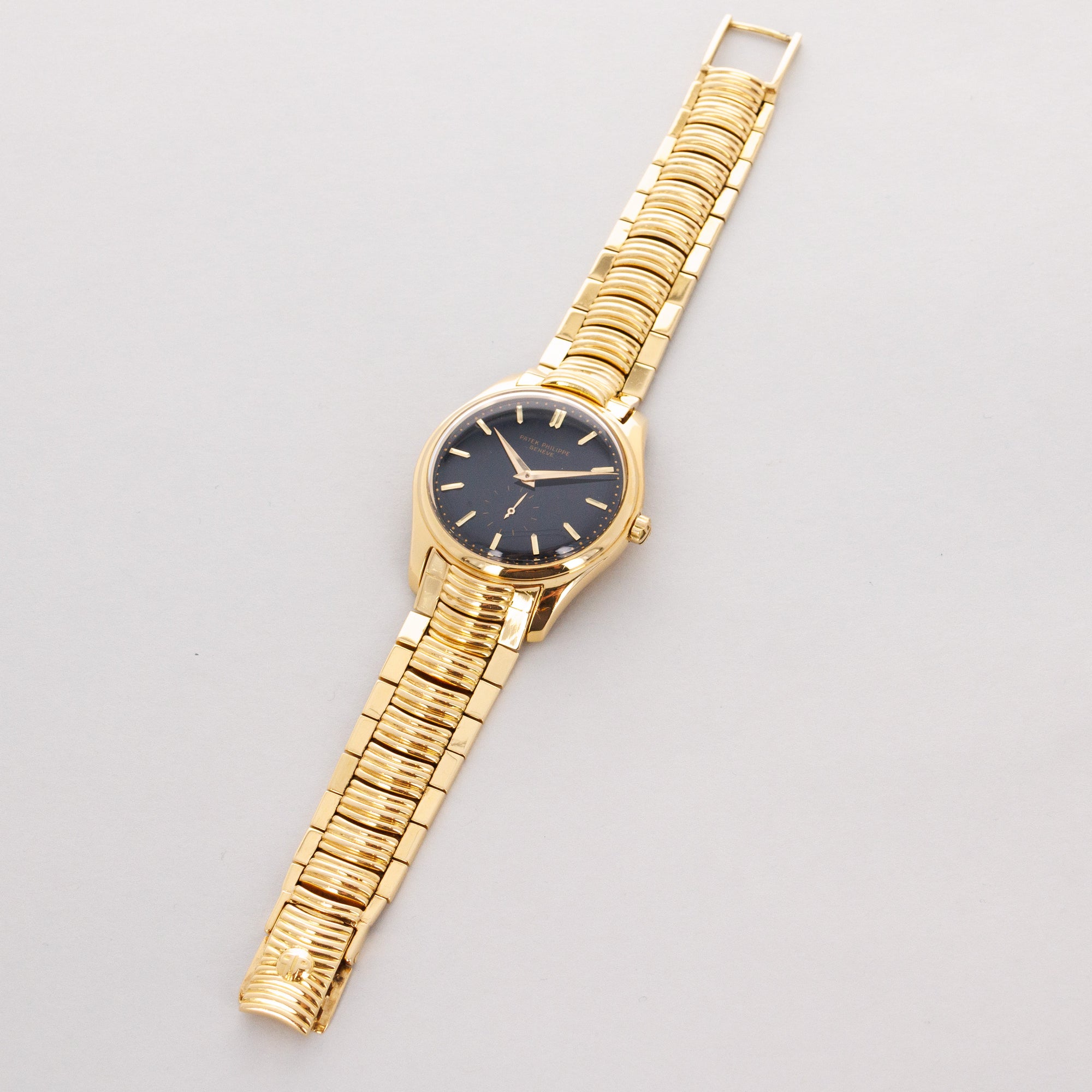 Patek Philippe Yellow Gold Calatrava Black Dial Scallop Bracelet Watch Ref. 2526