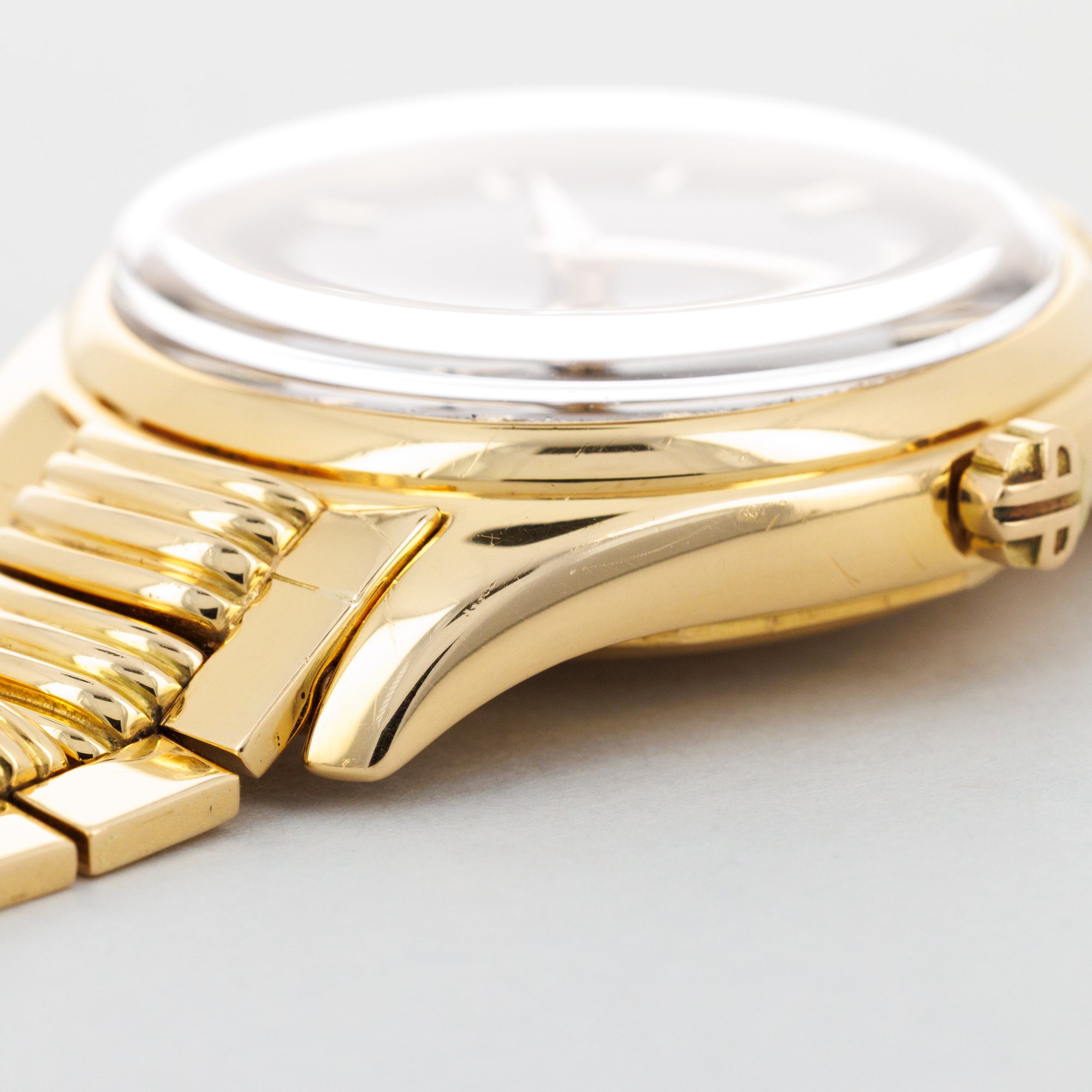 Patek Philippe Yellow Gold Calatrava Black Dial Scallop Bracelet Watch Ref. 2526