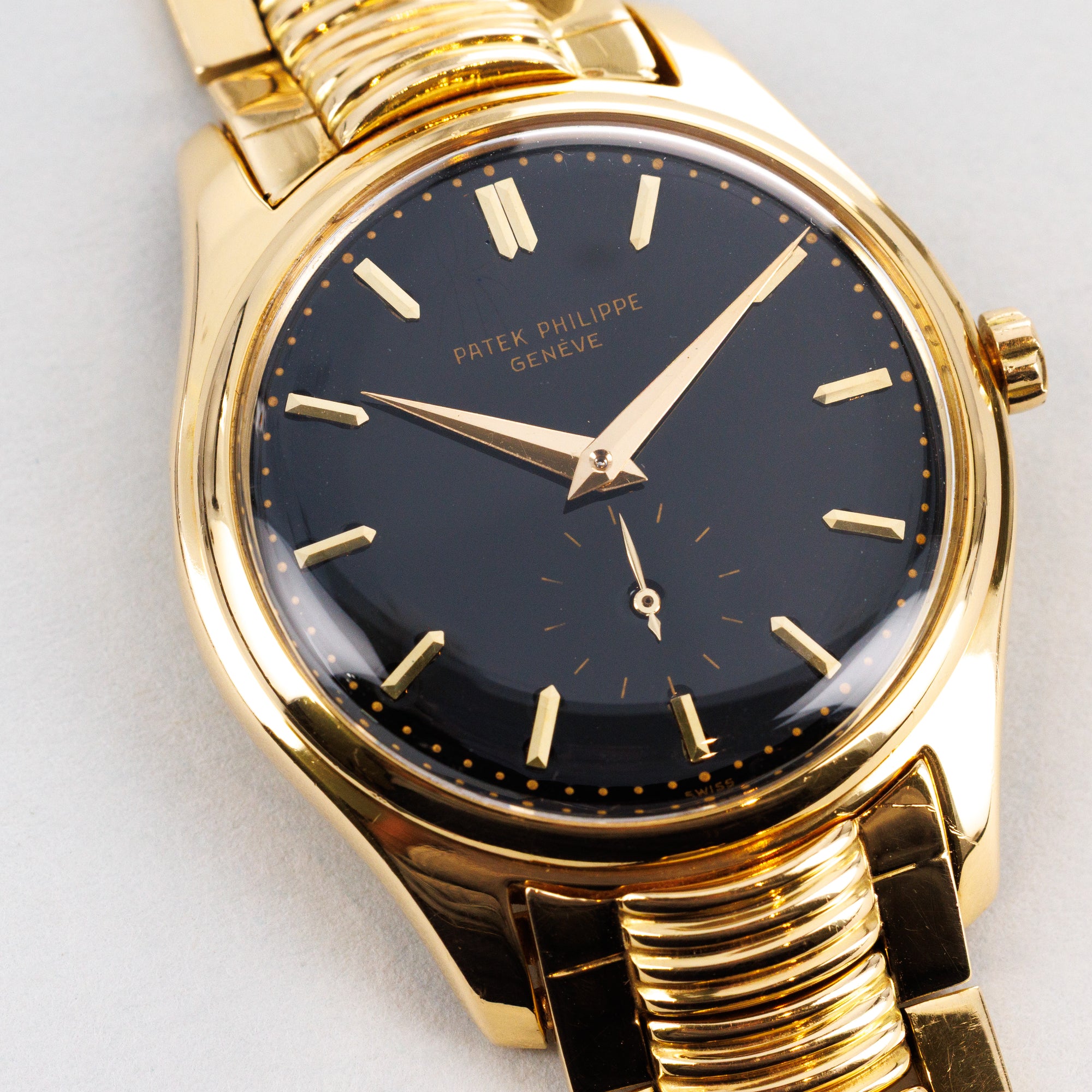 Patek Philippe Yellow Gold Calatrava Black Dial Scallop Bracelet Watch Ref. 2526