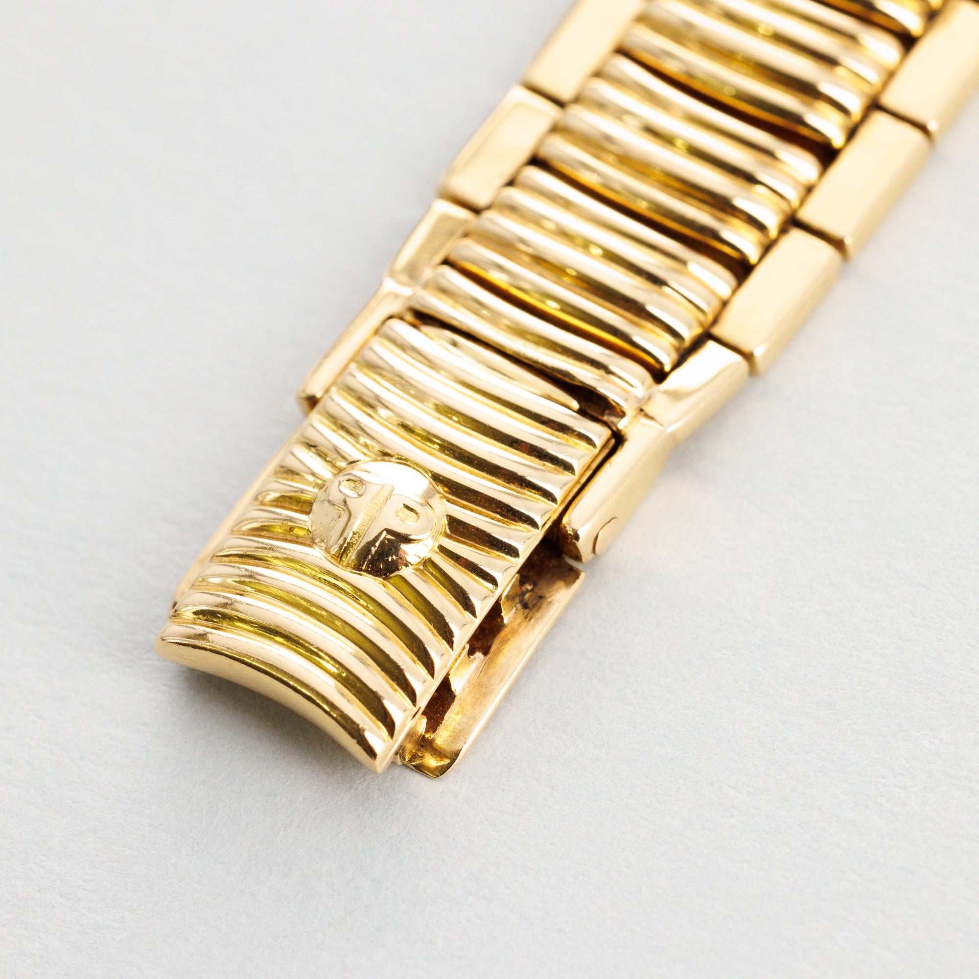 Patek Philippe Yellow Gold Calatrava Black Dial Scallop Bracelet Watch Ref. 2526