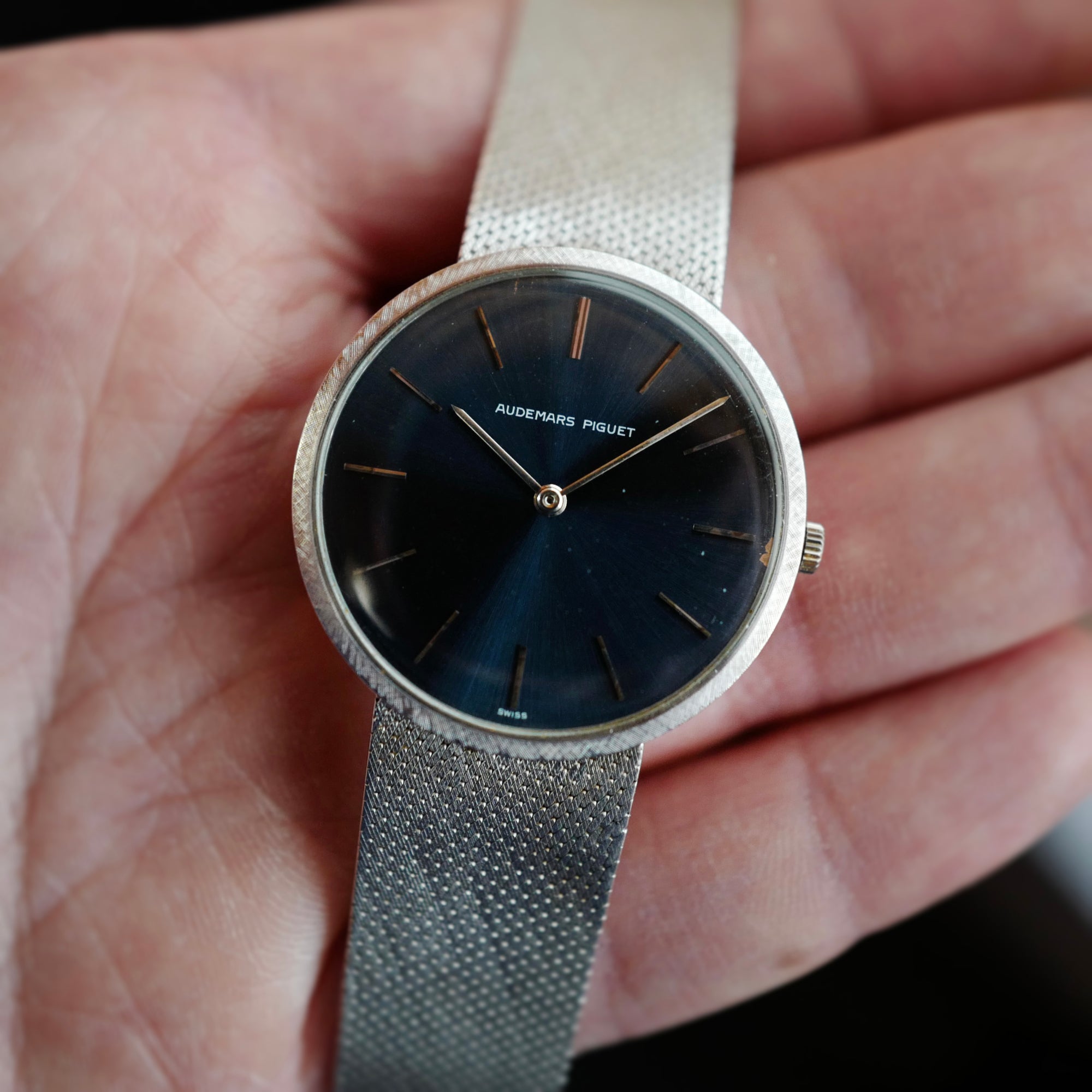 Audemars Piguet Round UFO-Style Bracelet Watch (New Arrival)