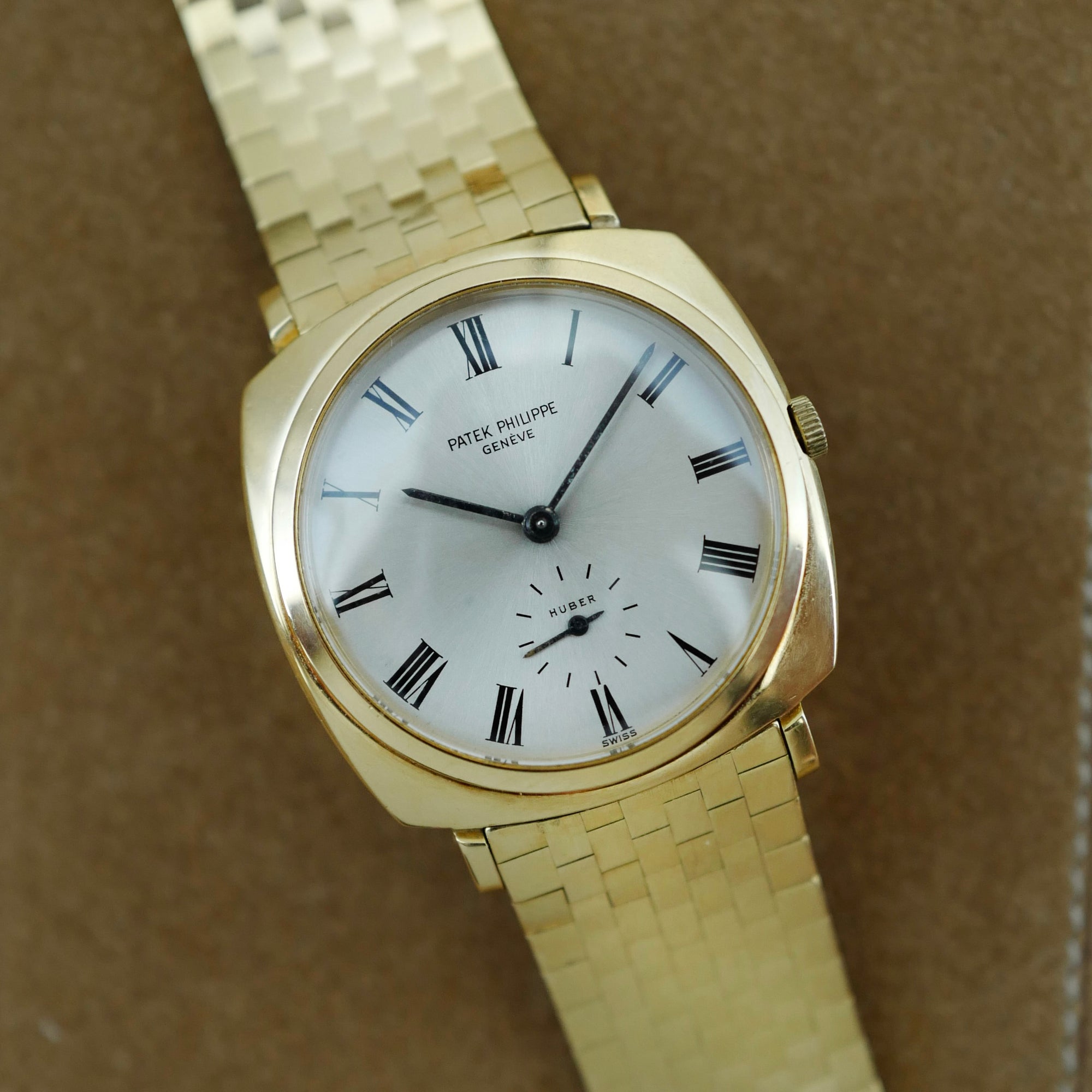 Patek Philippe Yellow Gold Automatic Retailed by Huber Ref. 3525, Original Papers