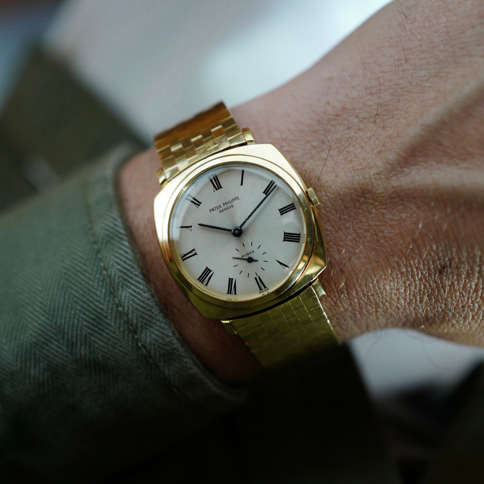 Patek Philippe Yellow Gold Automatic Retailed by Huber Ref. 3525, Original Papers