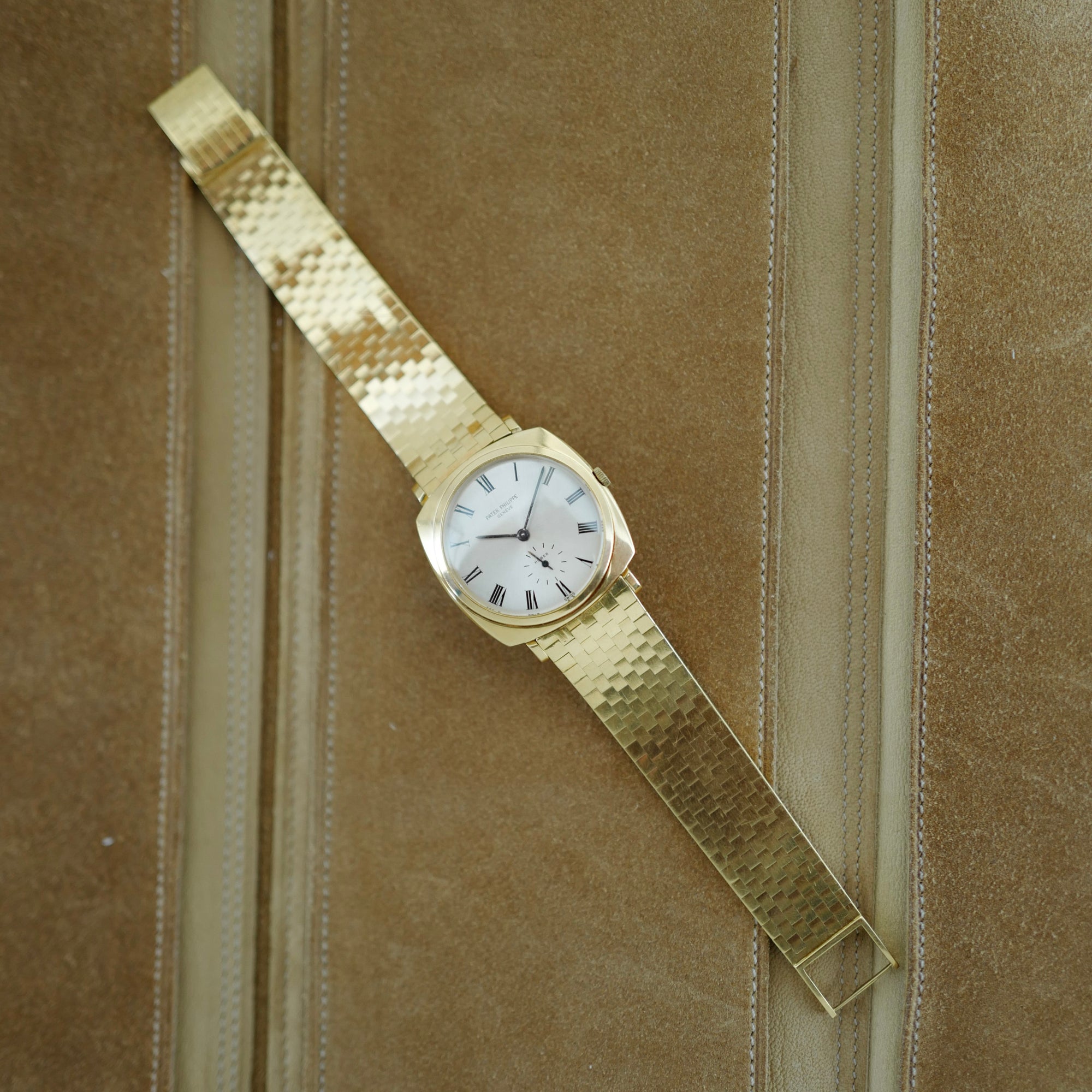Patek Philippe Yellow Gold Automatic Retailed by Huber Ref. 3525, Original Papers