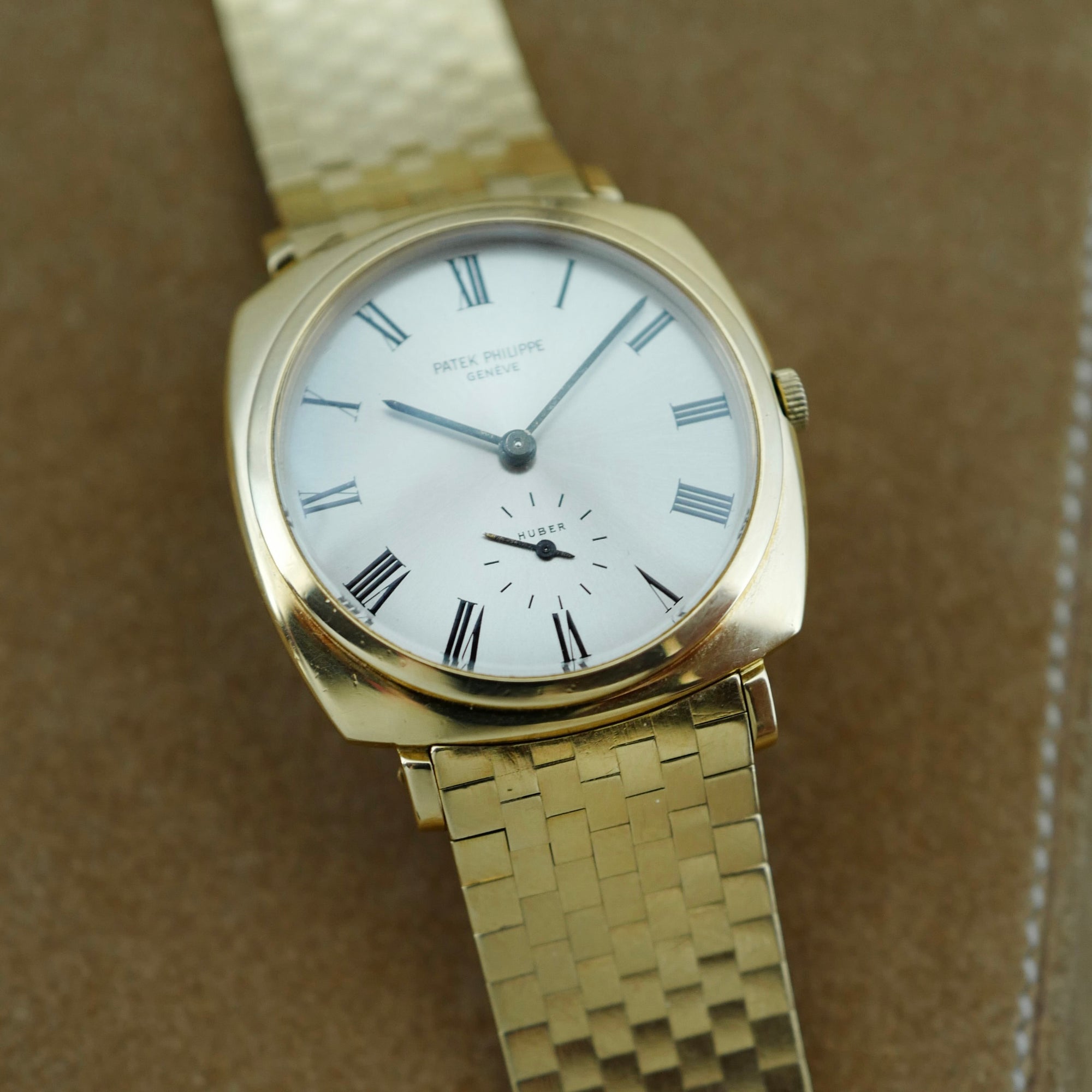 Patek Philippe Yellow Gold Automatic Retailed by Huber Ref. 3525, Original Papers