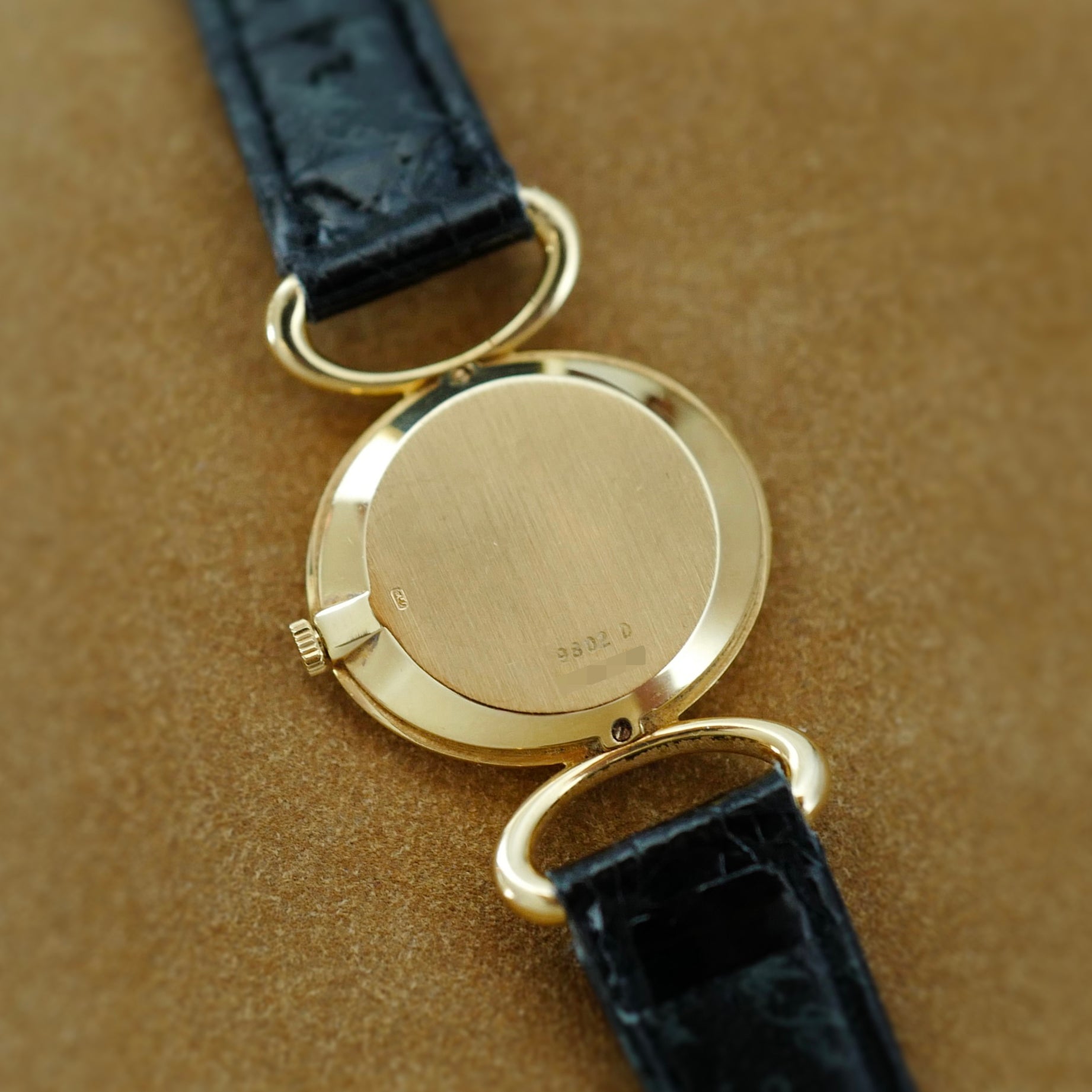 Paiget Yellow Gold Anneaux Coral Dial Ref. 9802D