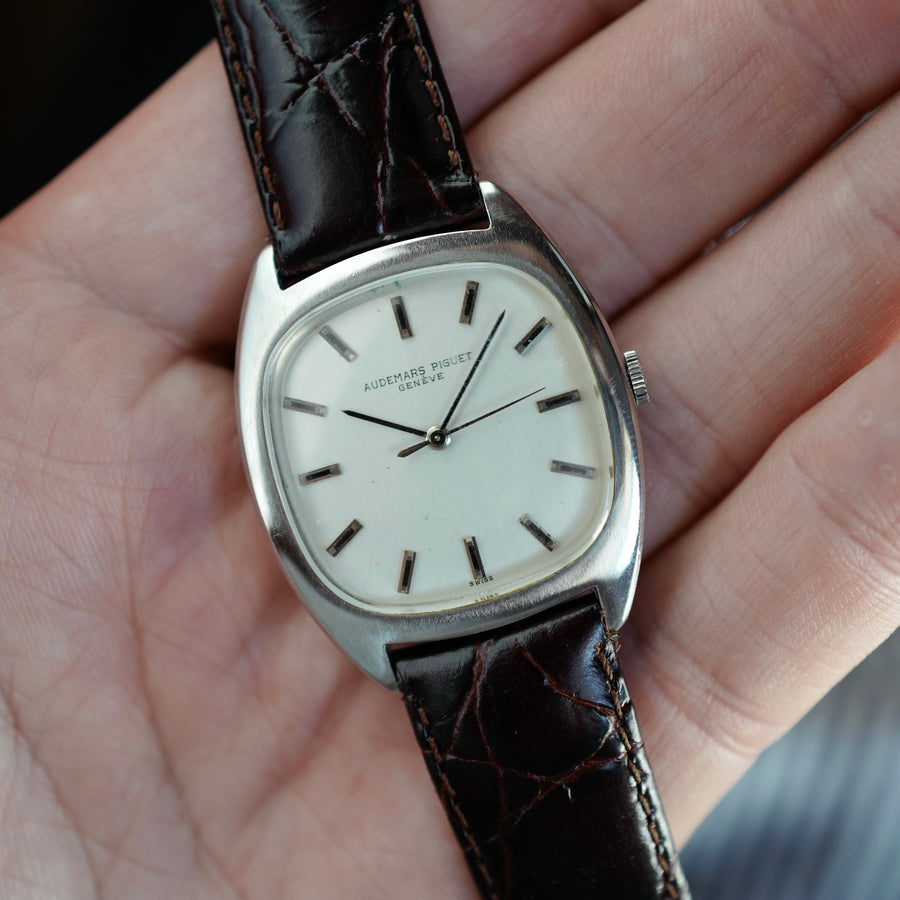 Audemars Piguet Steel Cushion Ref. 5369 (NEW ARRIVAL)